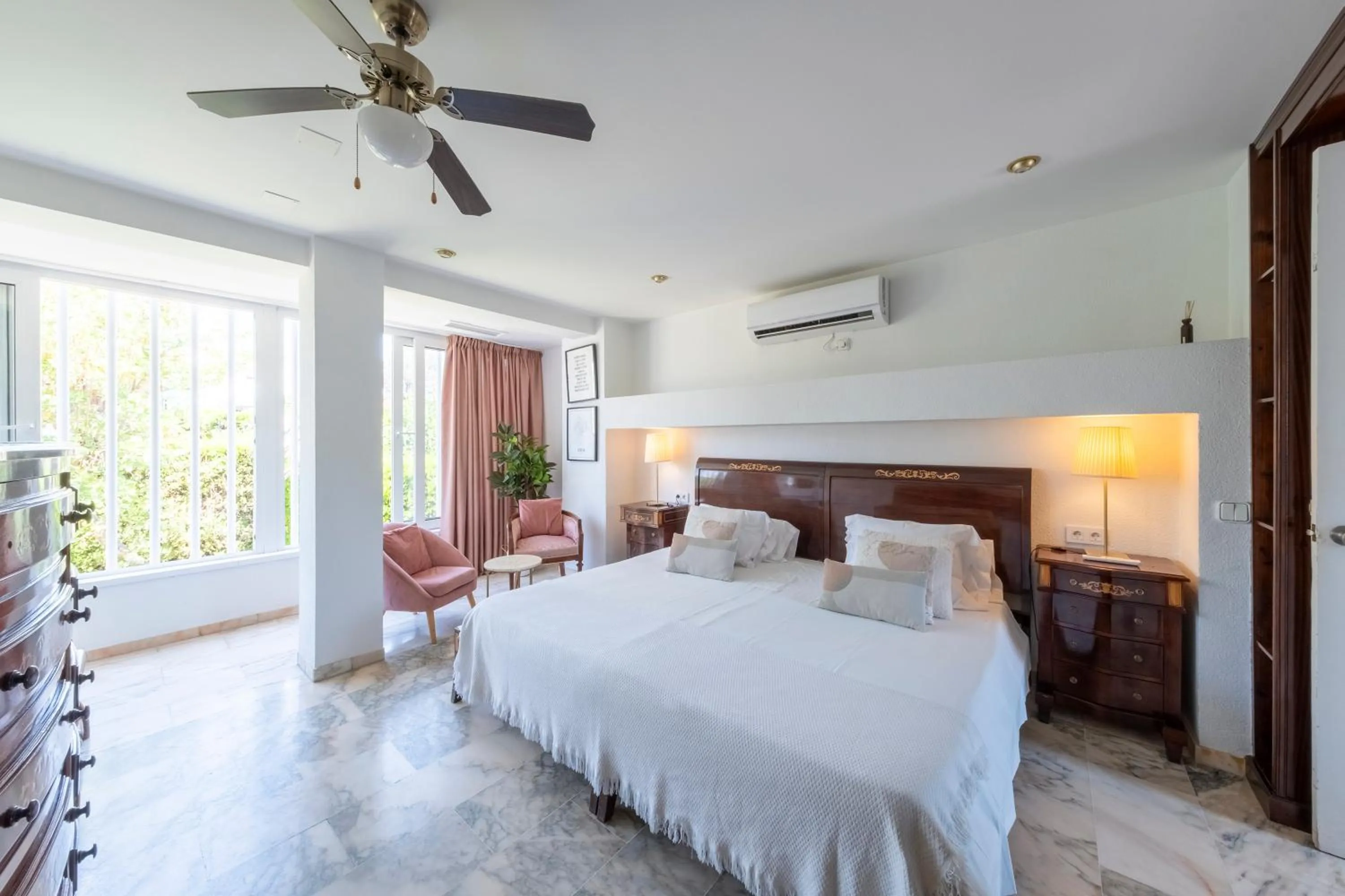 Bedroom, Bed in Hotel B&B Casa Arena Sevilla