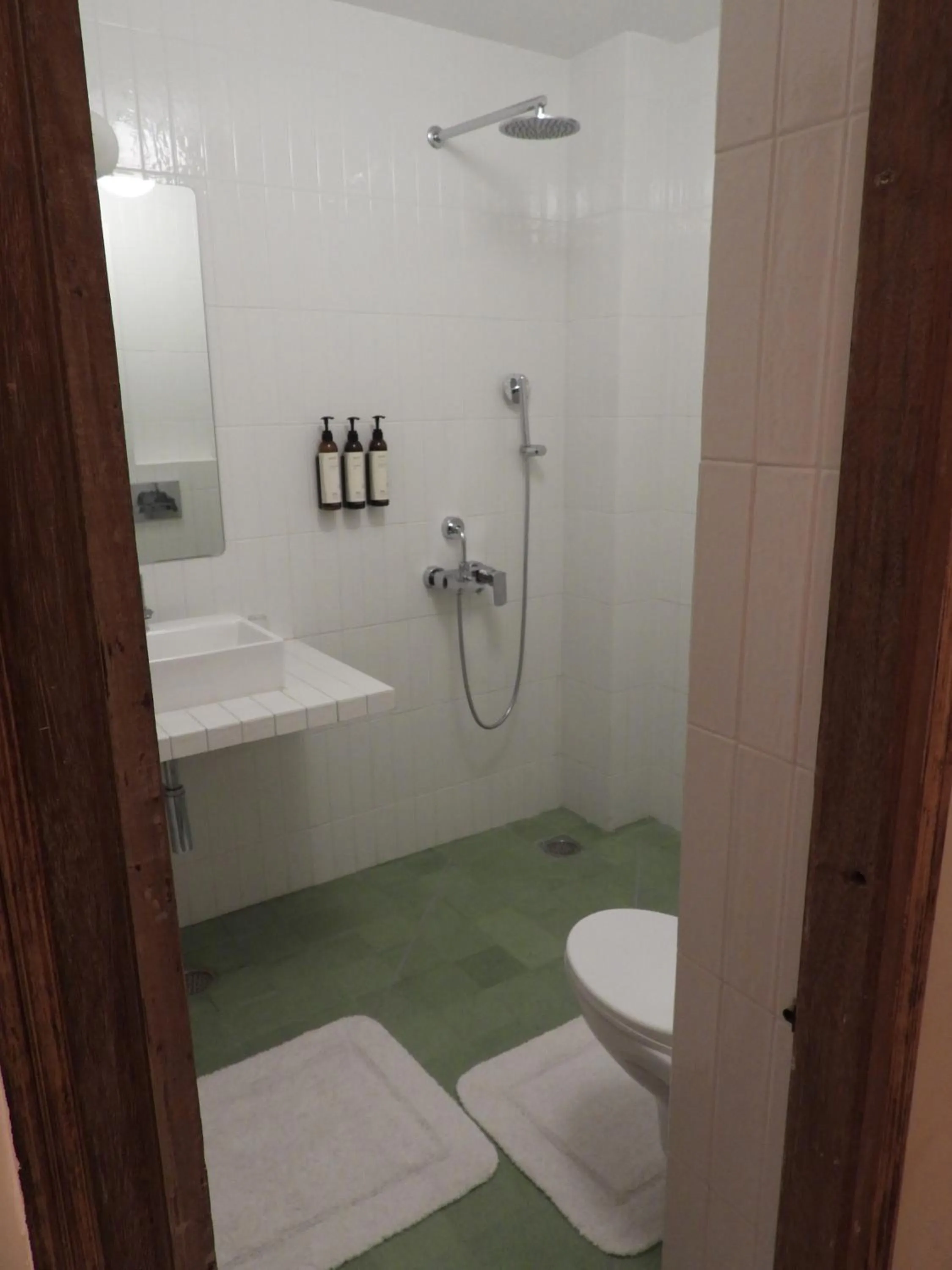 Shower in The Stepwell Hotel