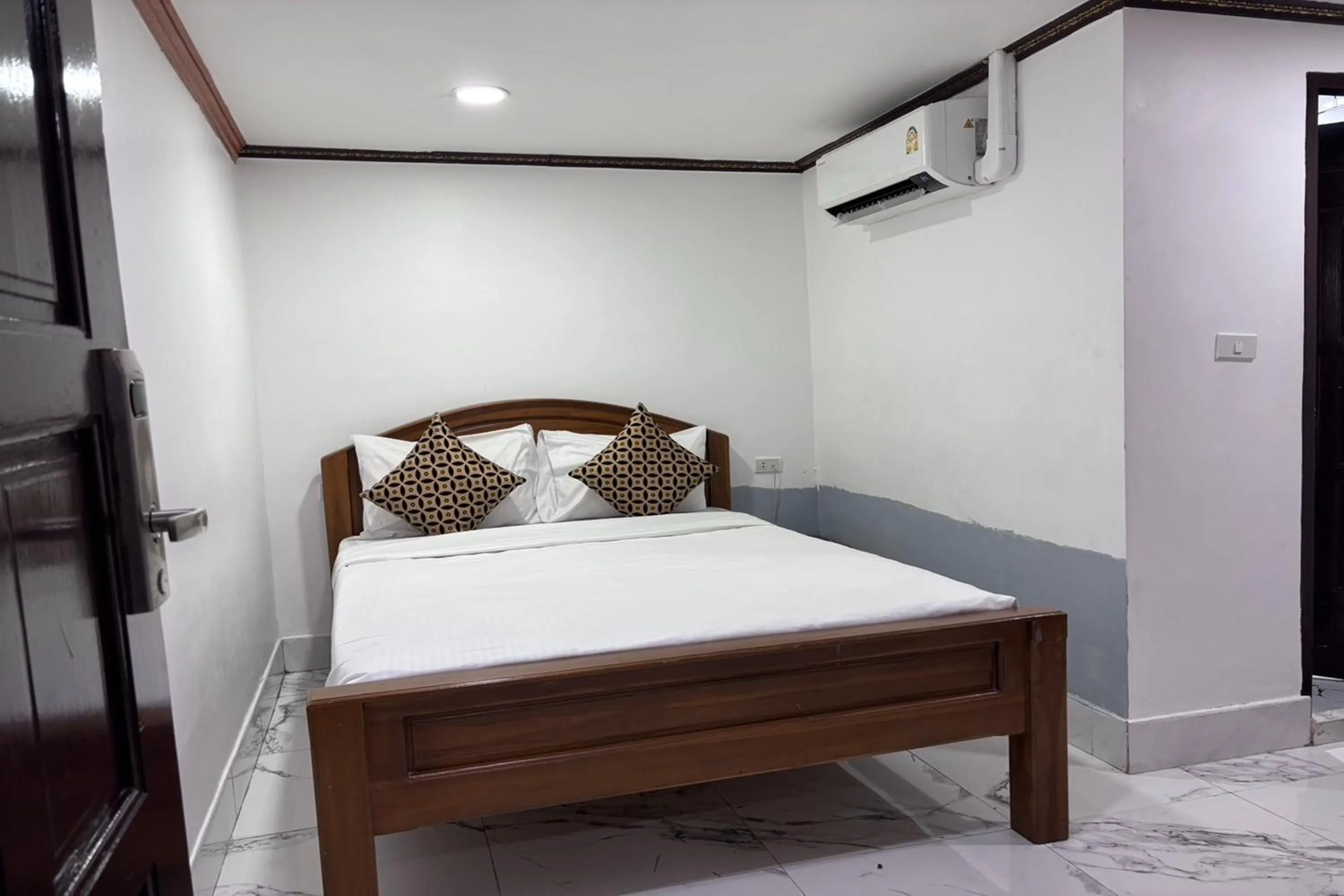 Bed in Papa Ji Hotel and Restaurant