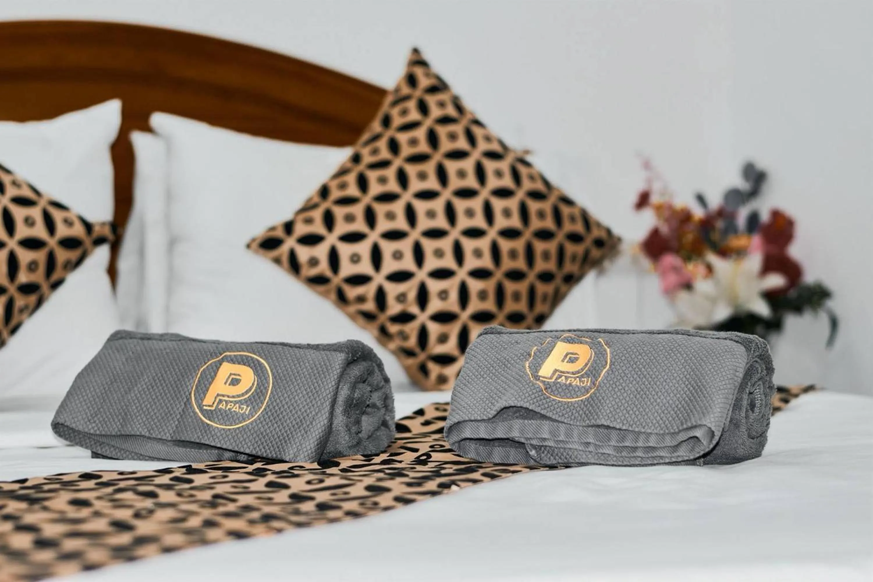 Bed in Papa Ji Hotel and Restaurant