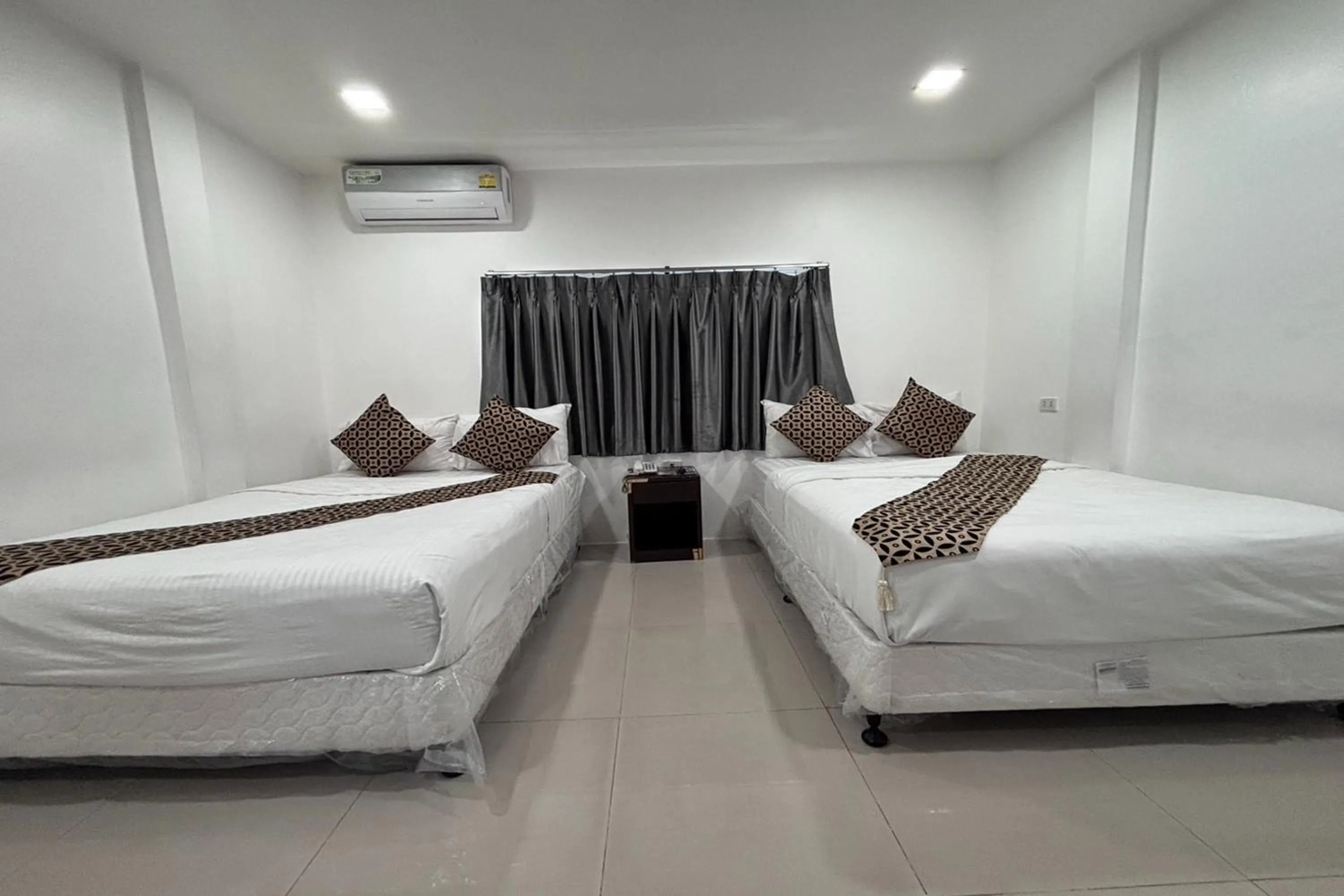 Bed in Papa Ji Hotel and Restaurant