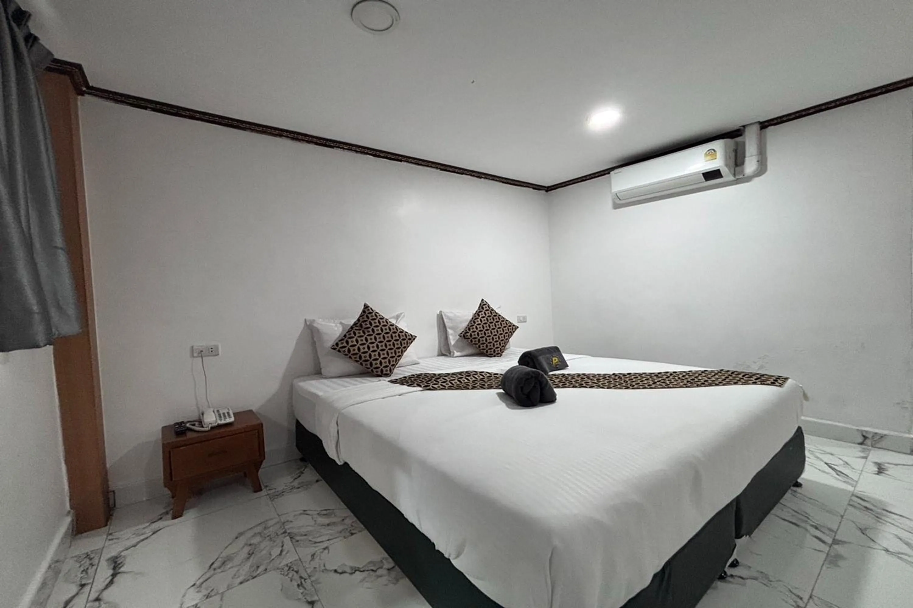 Bed in Papa Ji Hotel and Restaurant