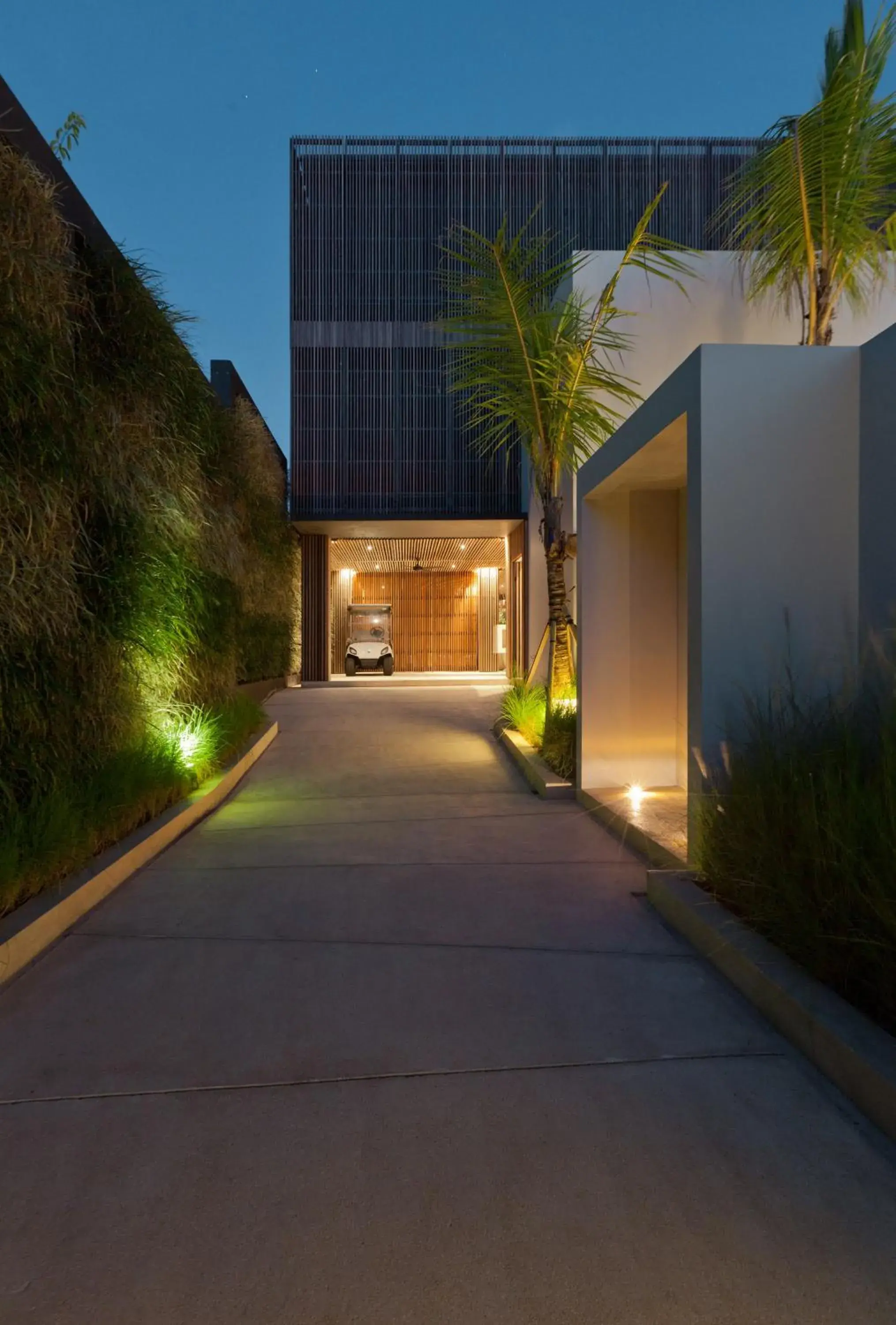 Facade/entrance in One Eleven Facade/entrance in One Eleven