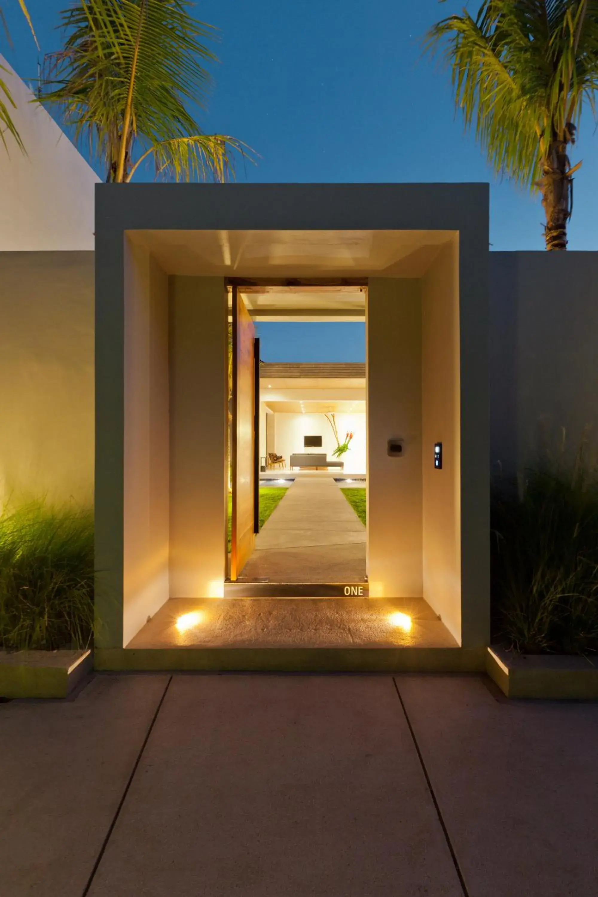 Facade/entrance in One Eleven Facade/entrance in One Eleven