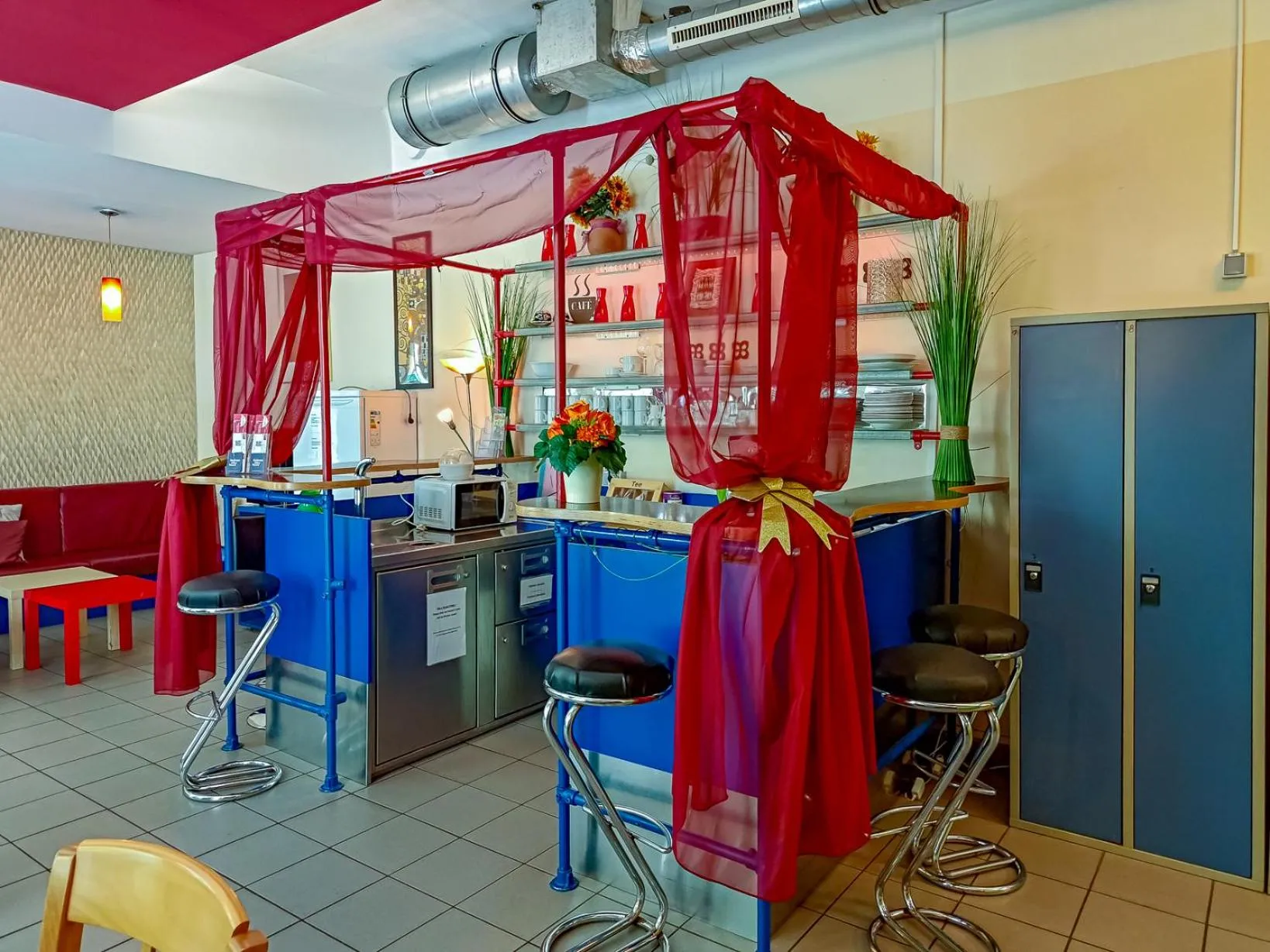 Communal kitchen in Westend City Hostel