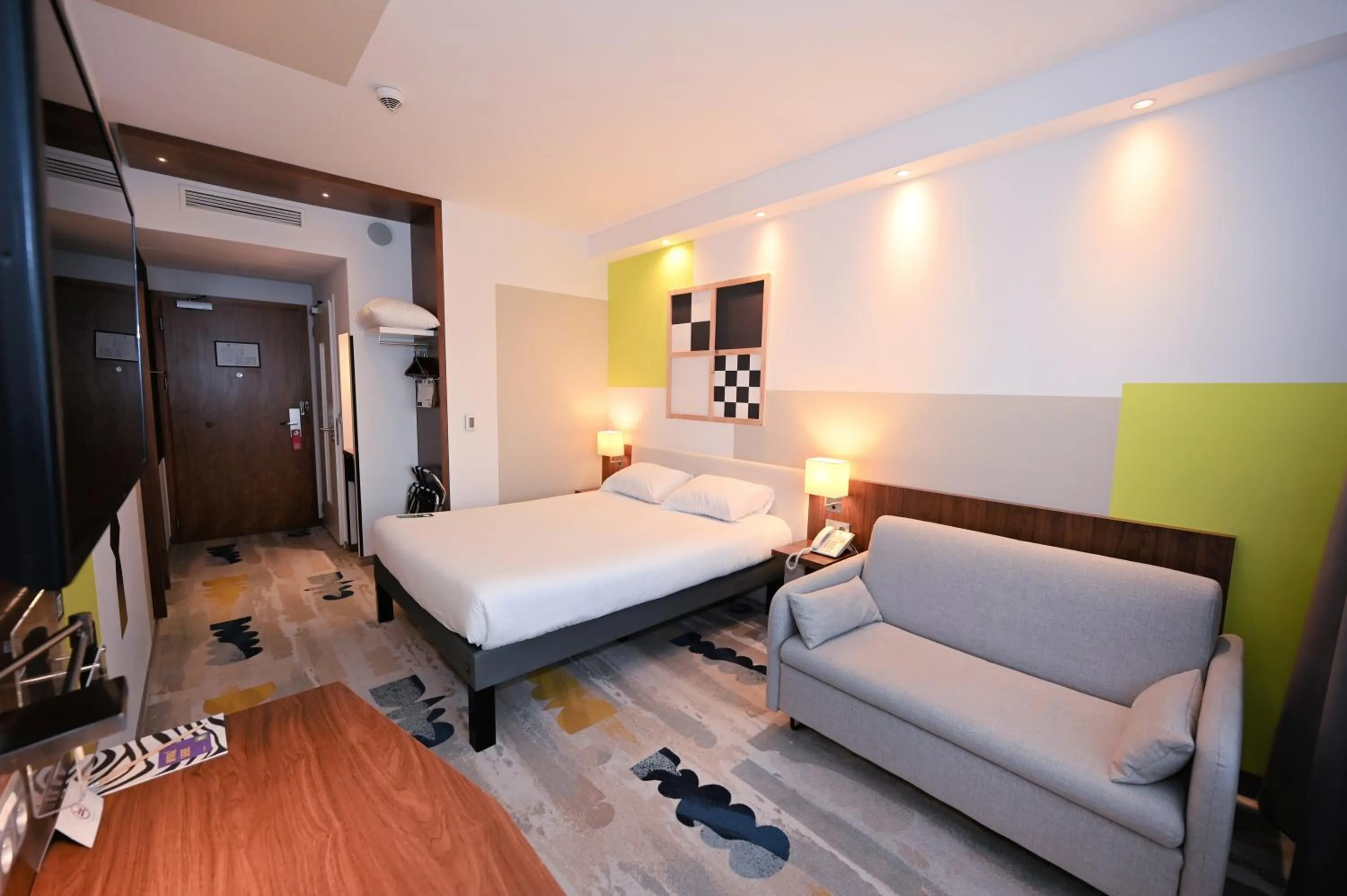 Bed in ibis Styles Warszawa Airport