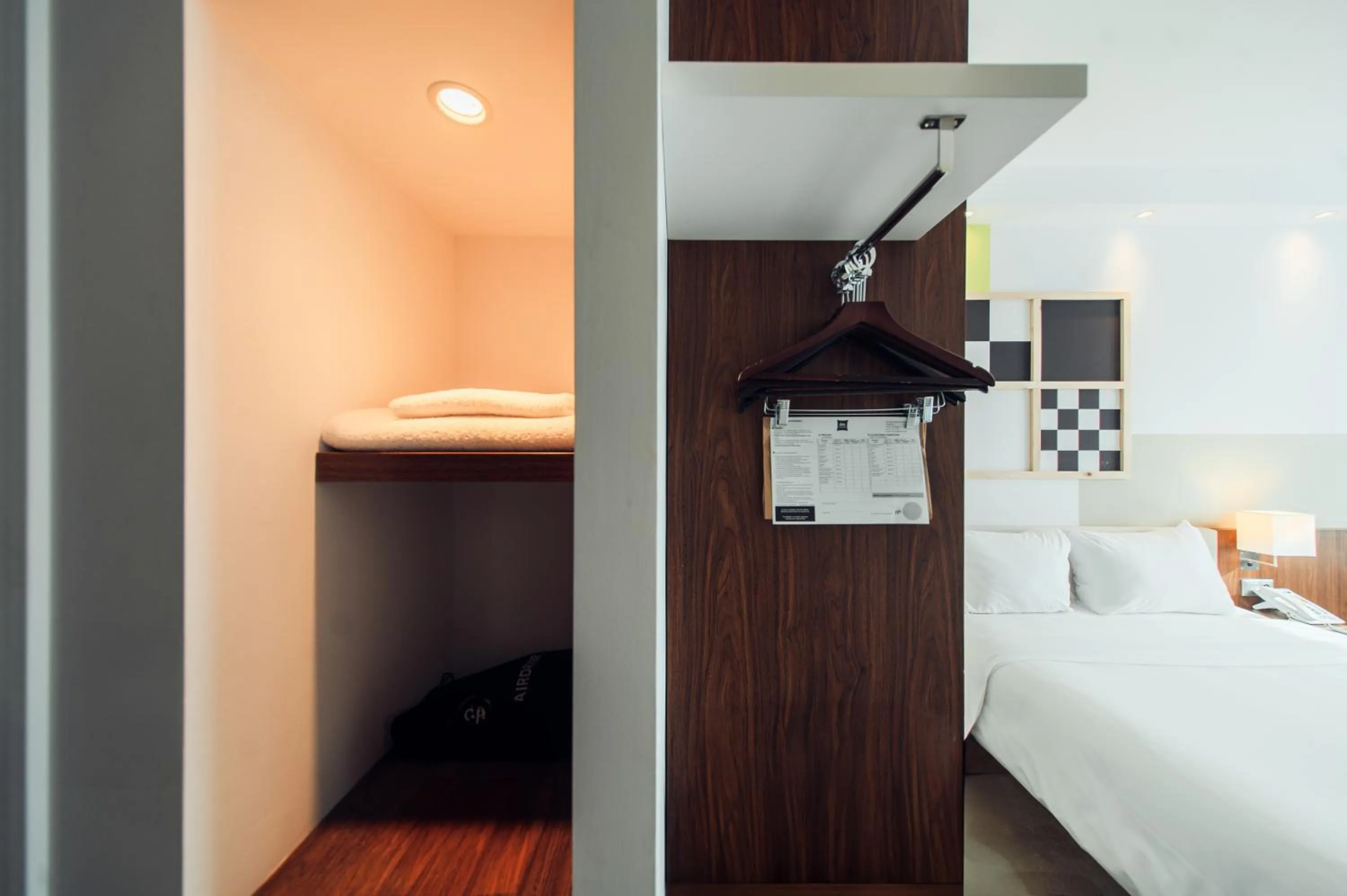 Bed in ibis Styles Warszawa Airport