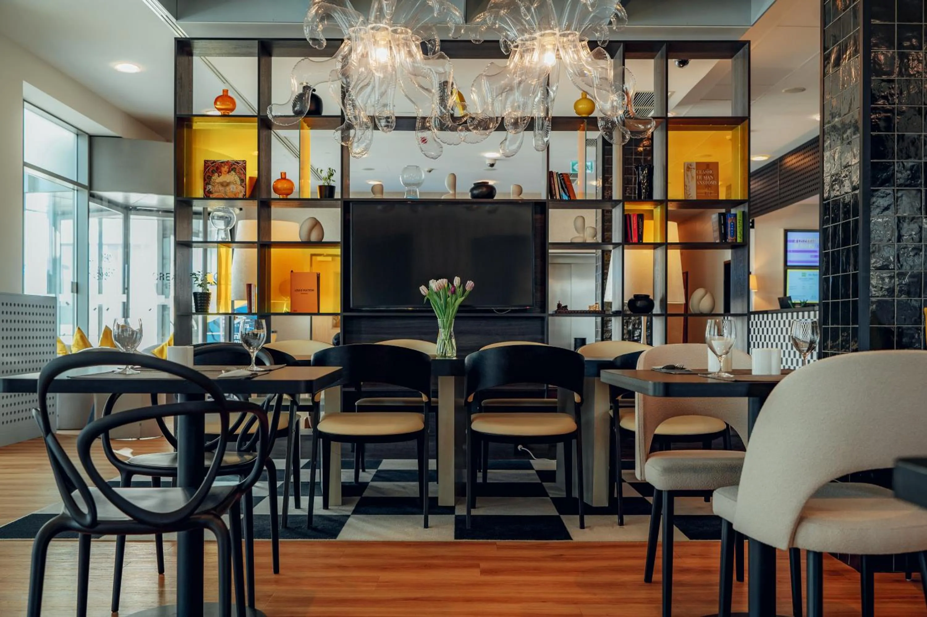 Restaurant/places to eat in ibis Styles Warszawa Airport