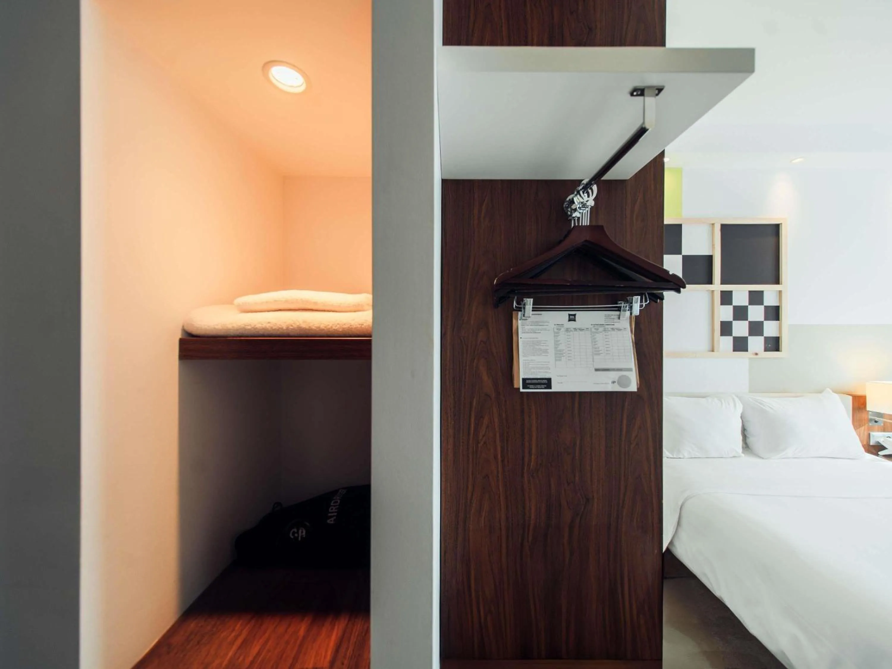 Bedroom, Bed in ibis Styles Warszawa Airport