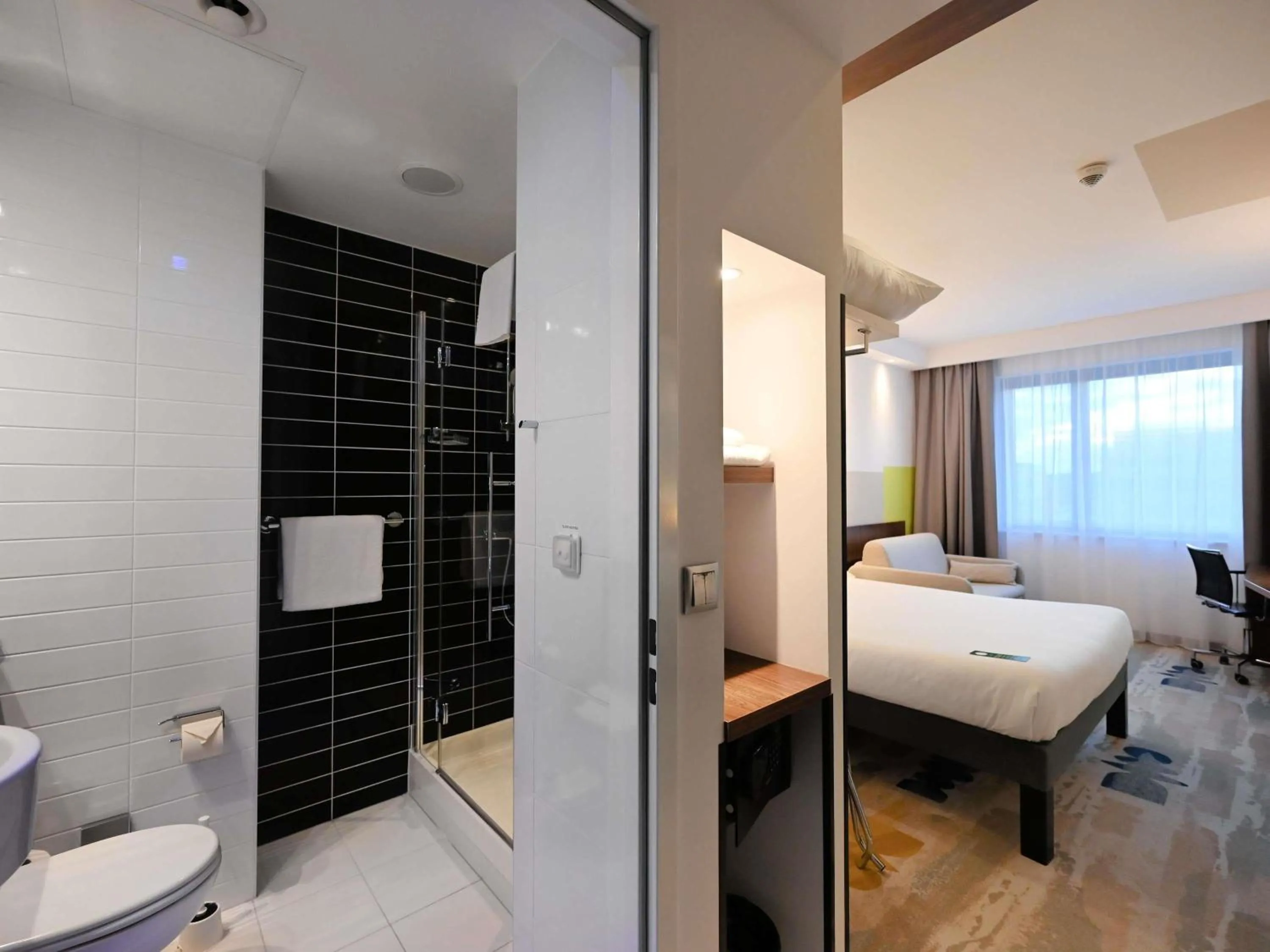 Bedroom in ibis Styles Warszawa Airport