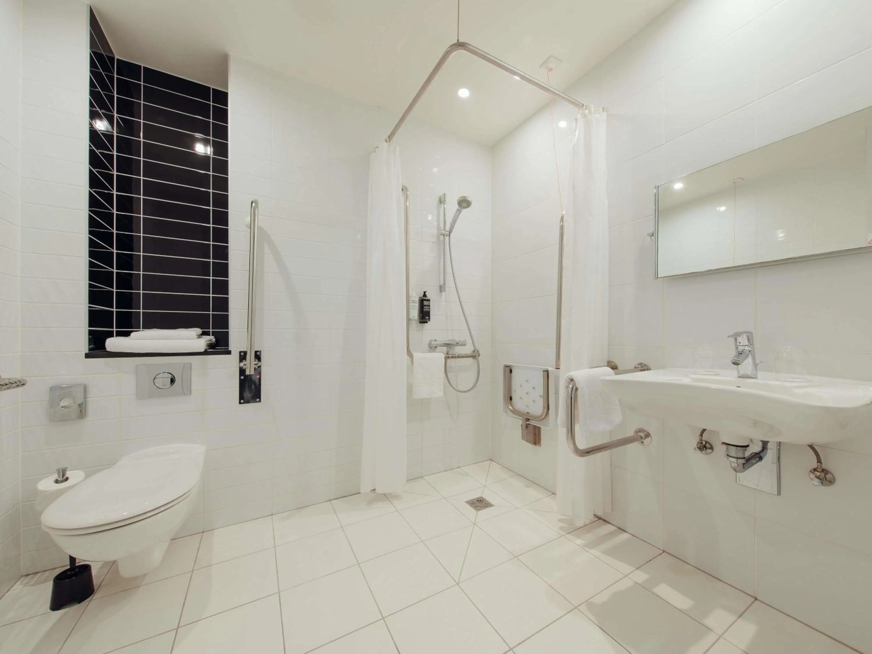 Bedroom in ibis Styles Warszawa Airport