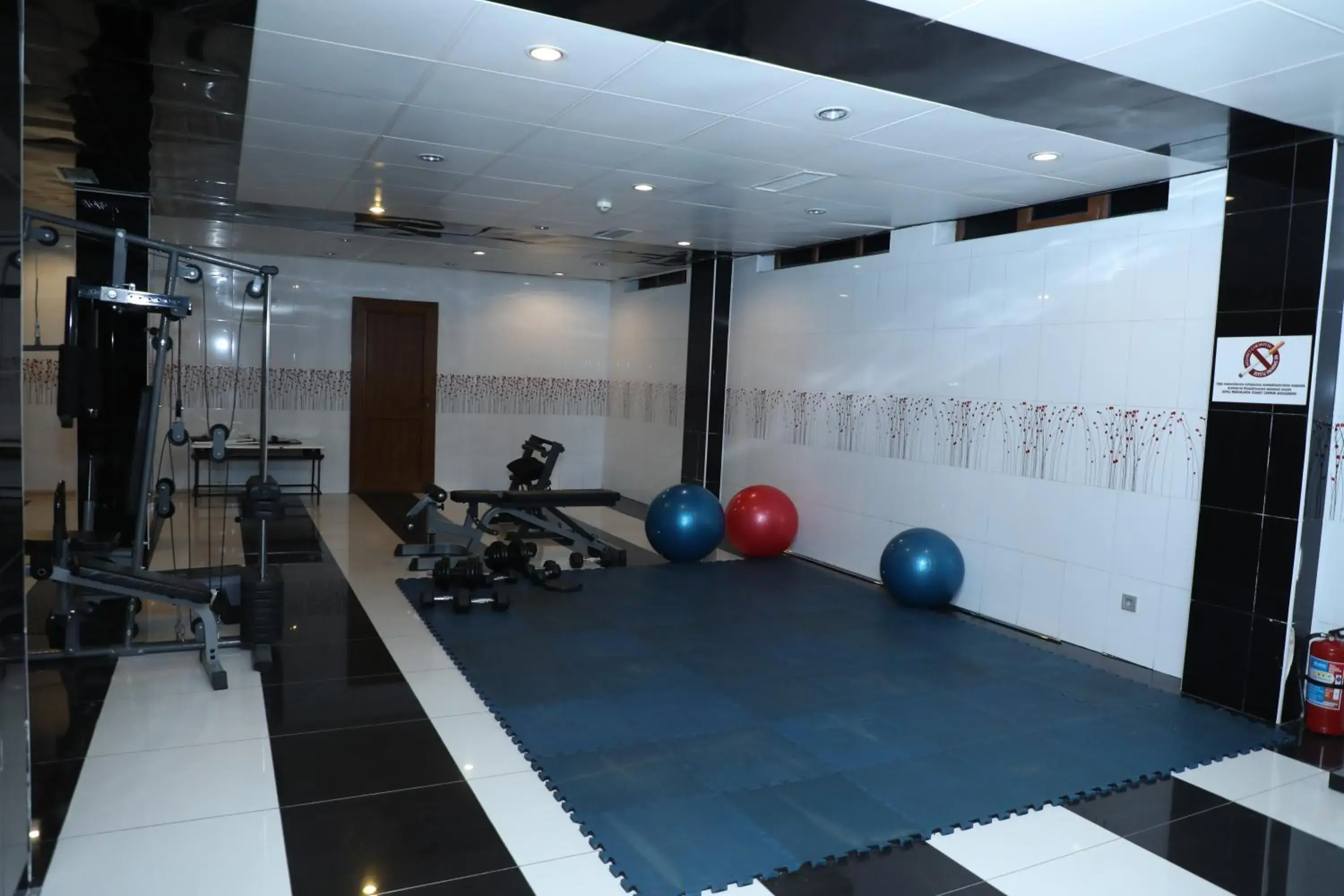 Fitness centre/facilities in Modern Hotel Baku Fitness centre/facilities in Modern Hotel Baku