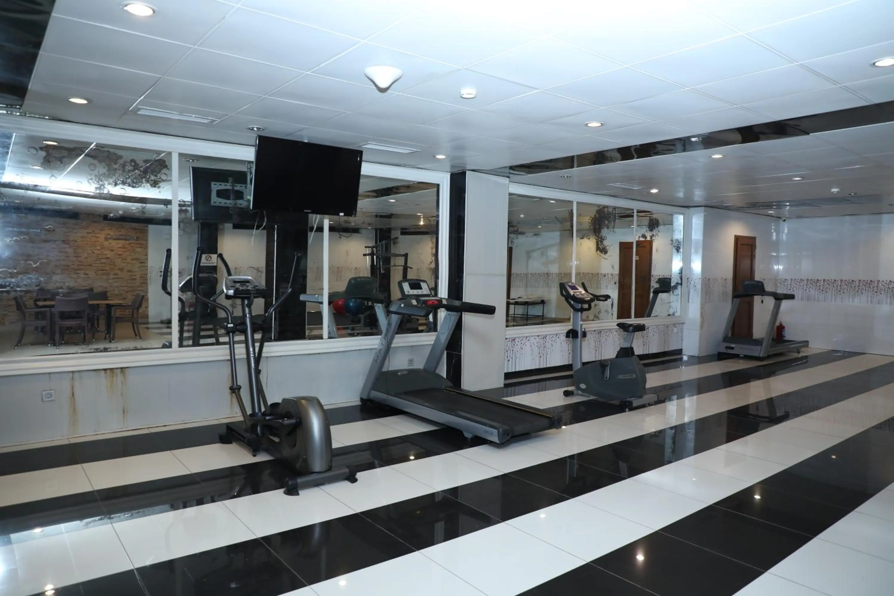 Fitness centre/facilities in Modern Hotel Baku
