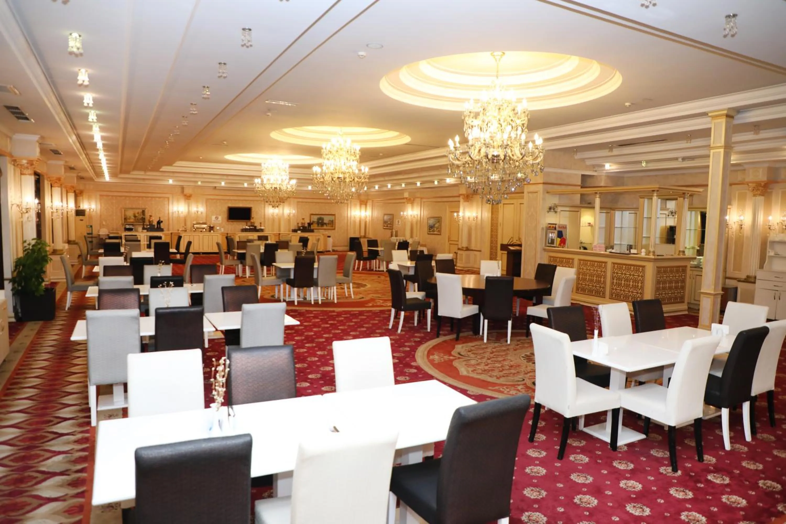 Restaurant/places to eat in Modern Hotel Baku