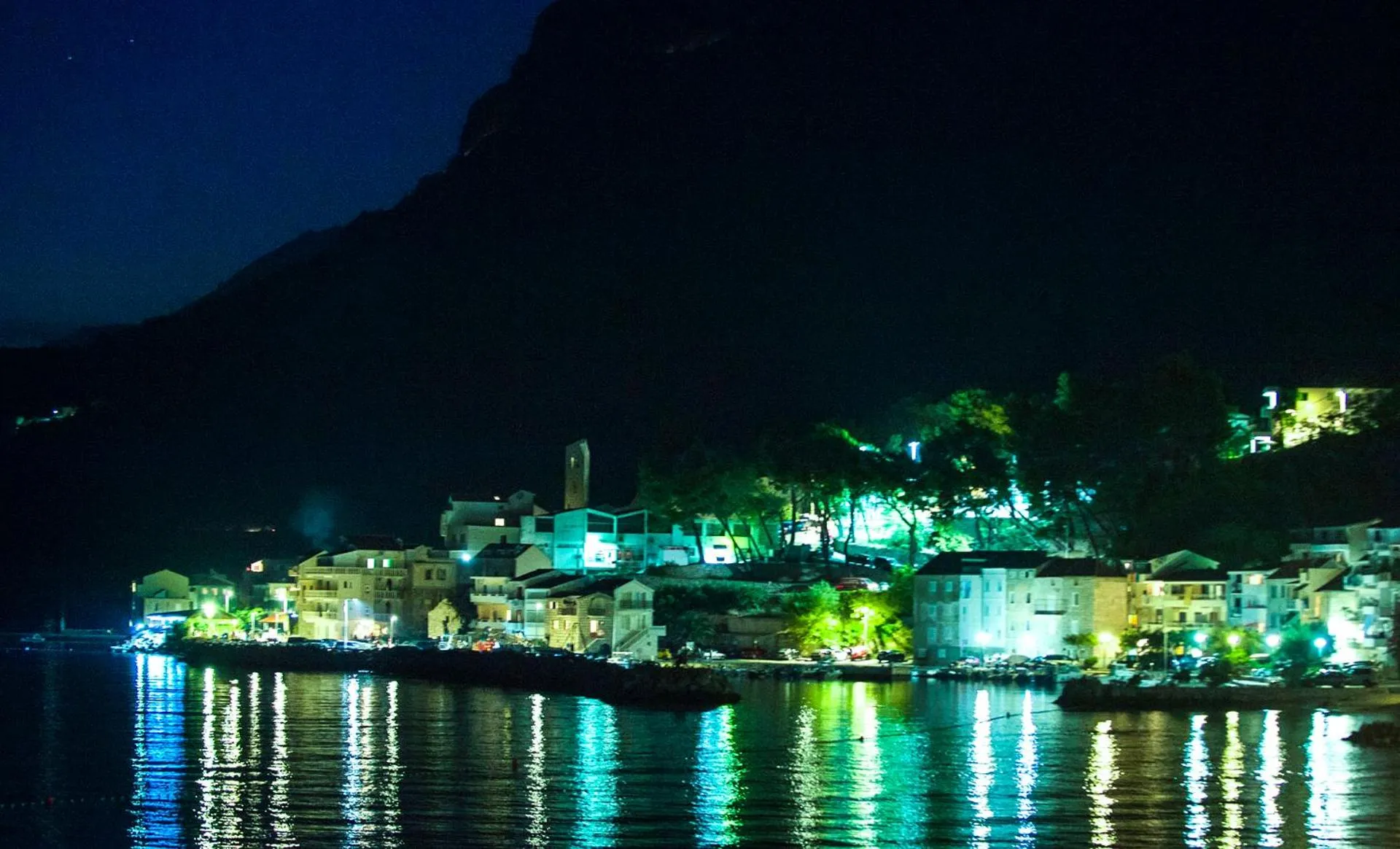 Restaurant/places to eat in Beach Hotel