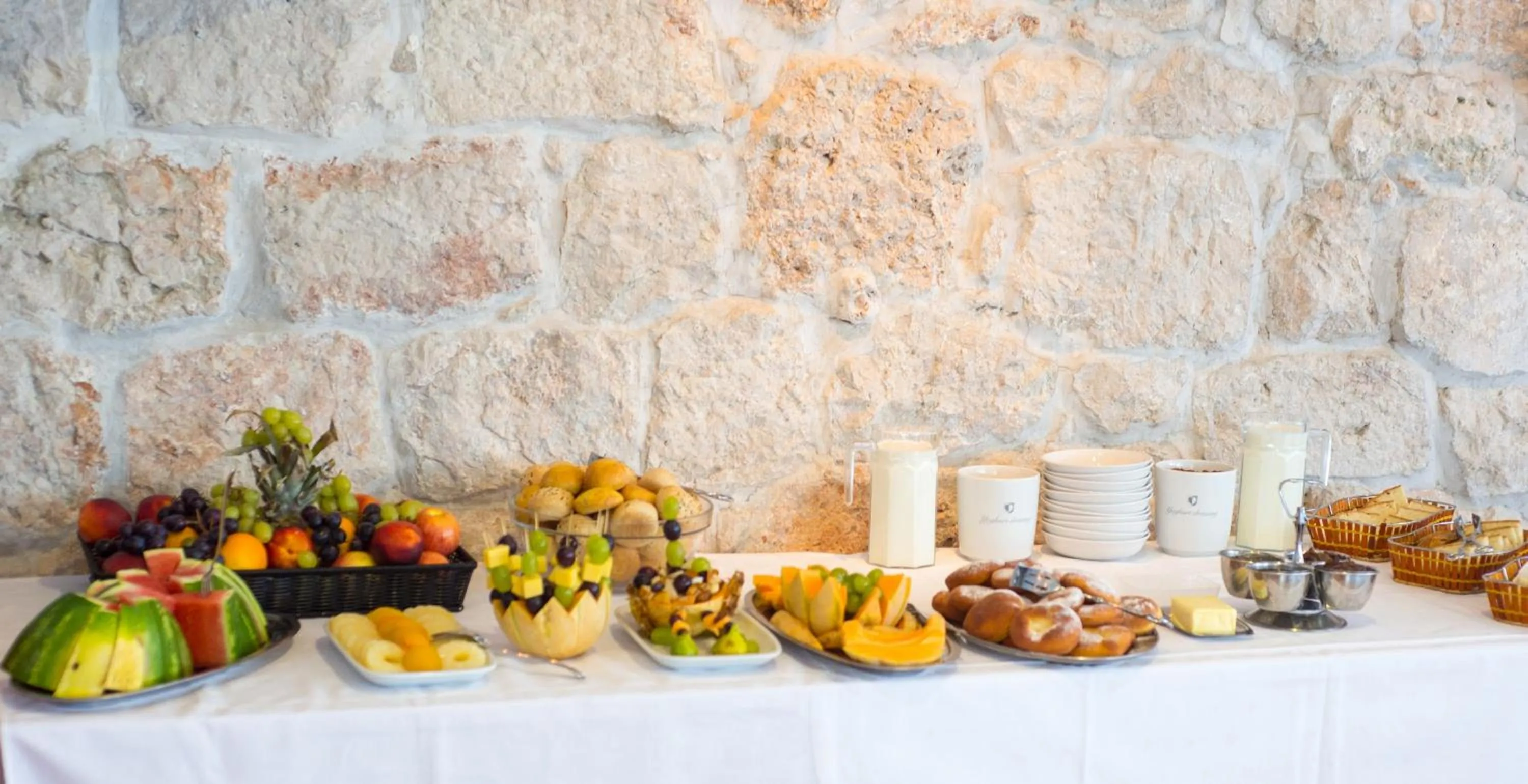 Restaurant/places to eat in Beach Hotel