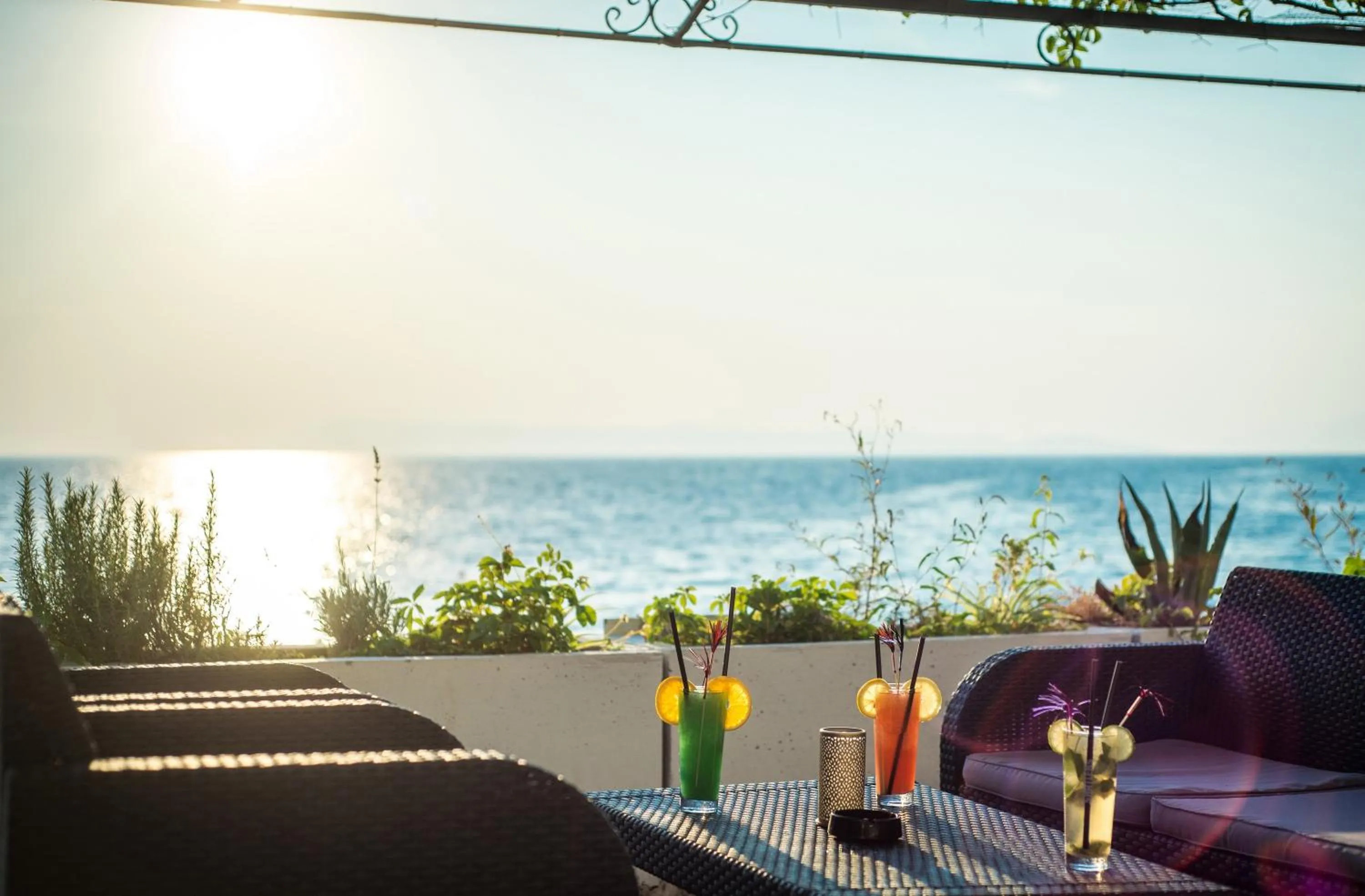 Restaurant/places to eat in Beach Hotel