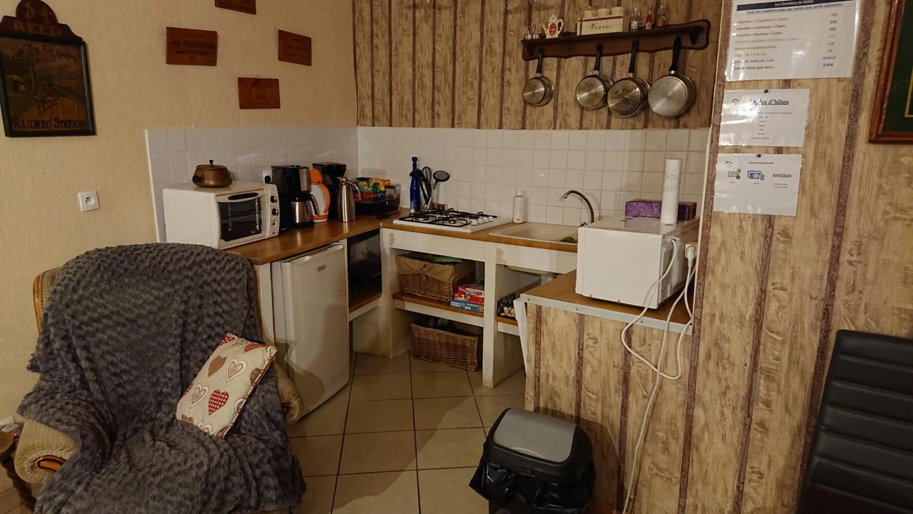Kitchen or kitchenette in Les Chambres du Relais