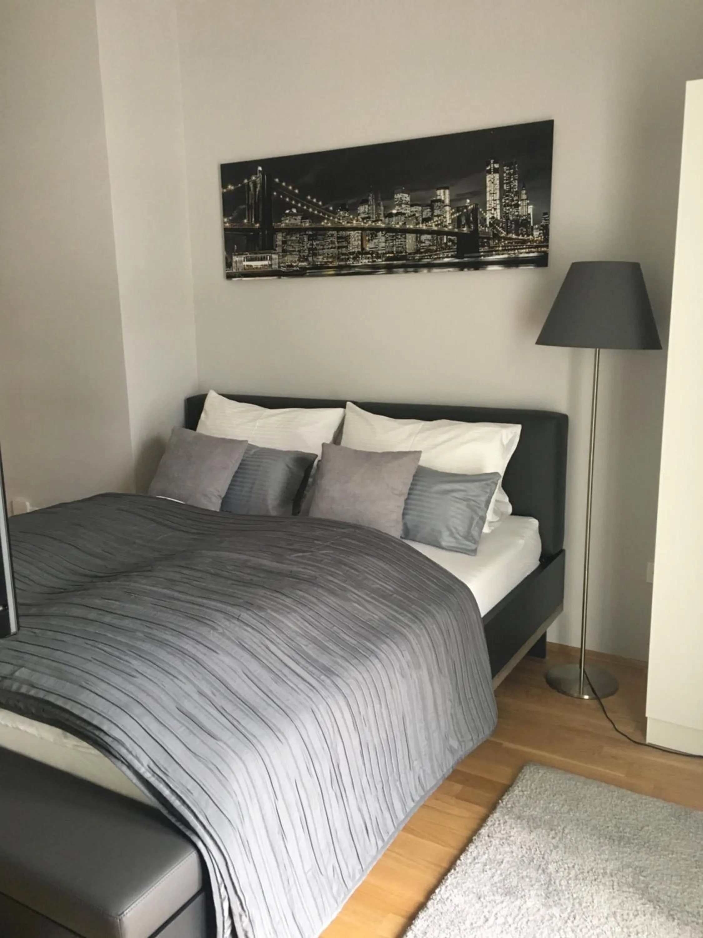 Bed in Premium Apartment München Messe