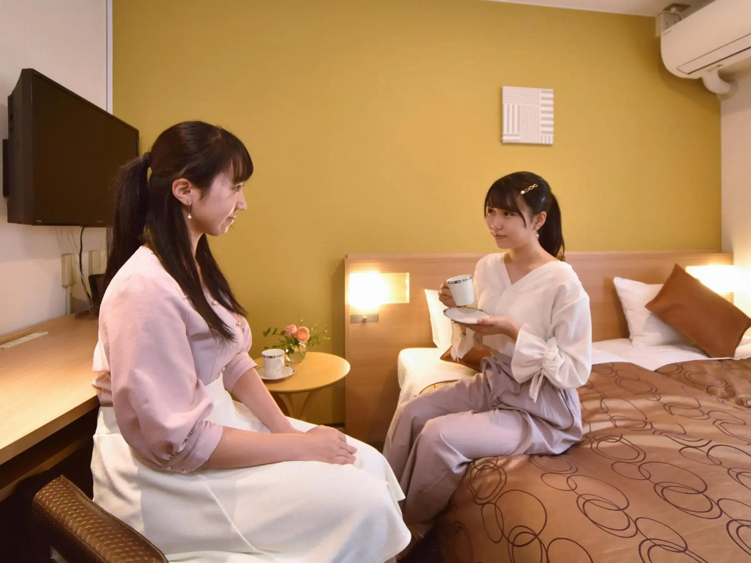 People, Bed in Yokohama Heiwa Plaza Hotel People, Bed in Yokohama Heiwa Plaza Hotel