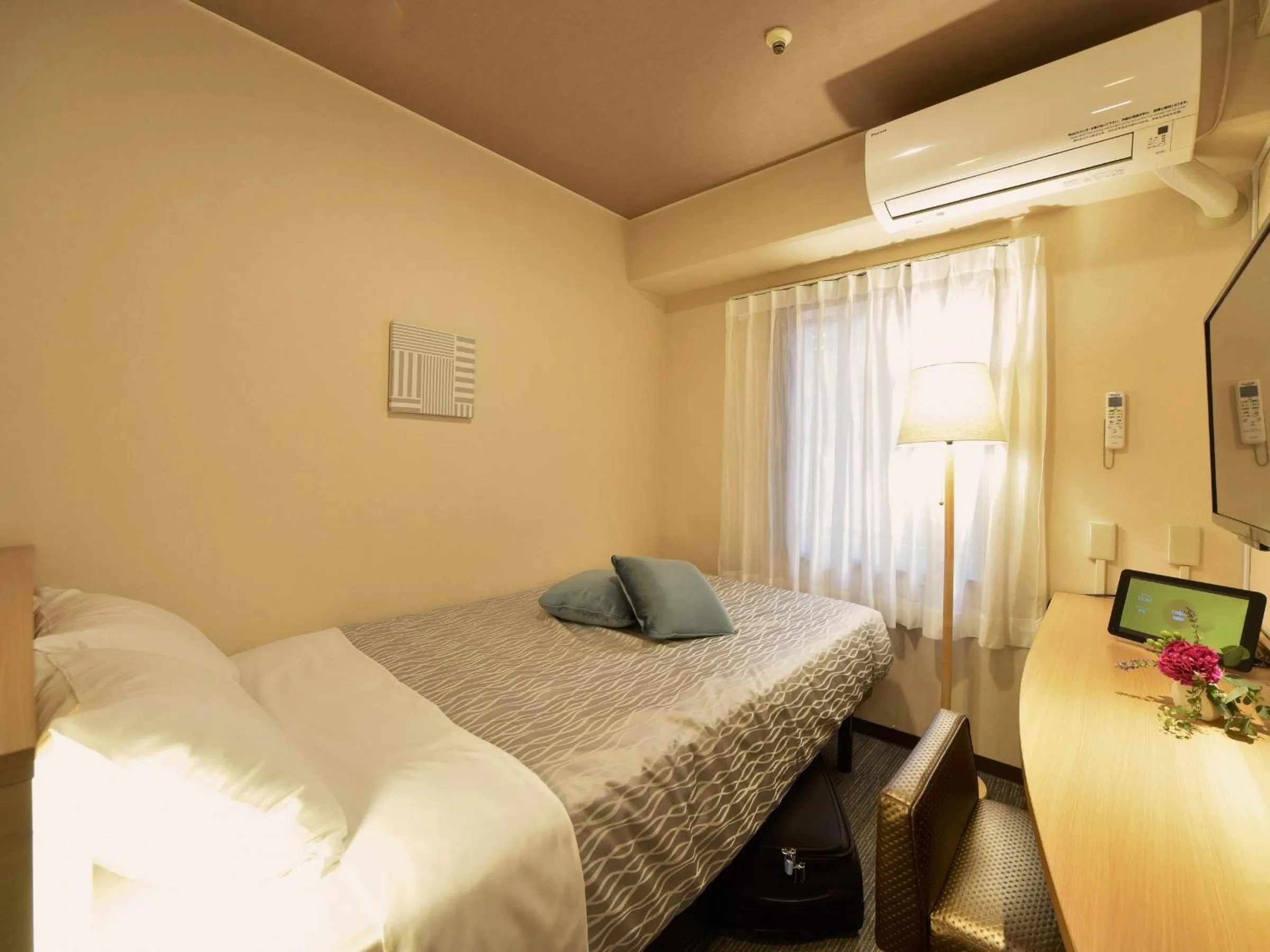 Photo of the whole room, Bed in Yokohama Heiwa Plaza Hotel