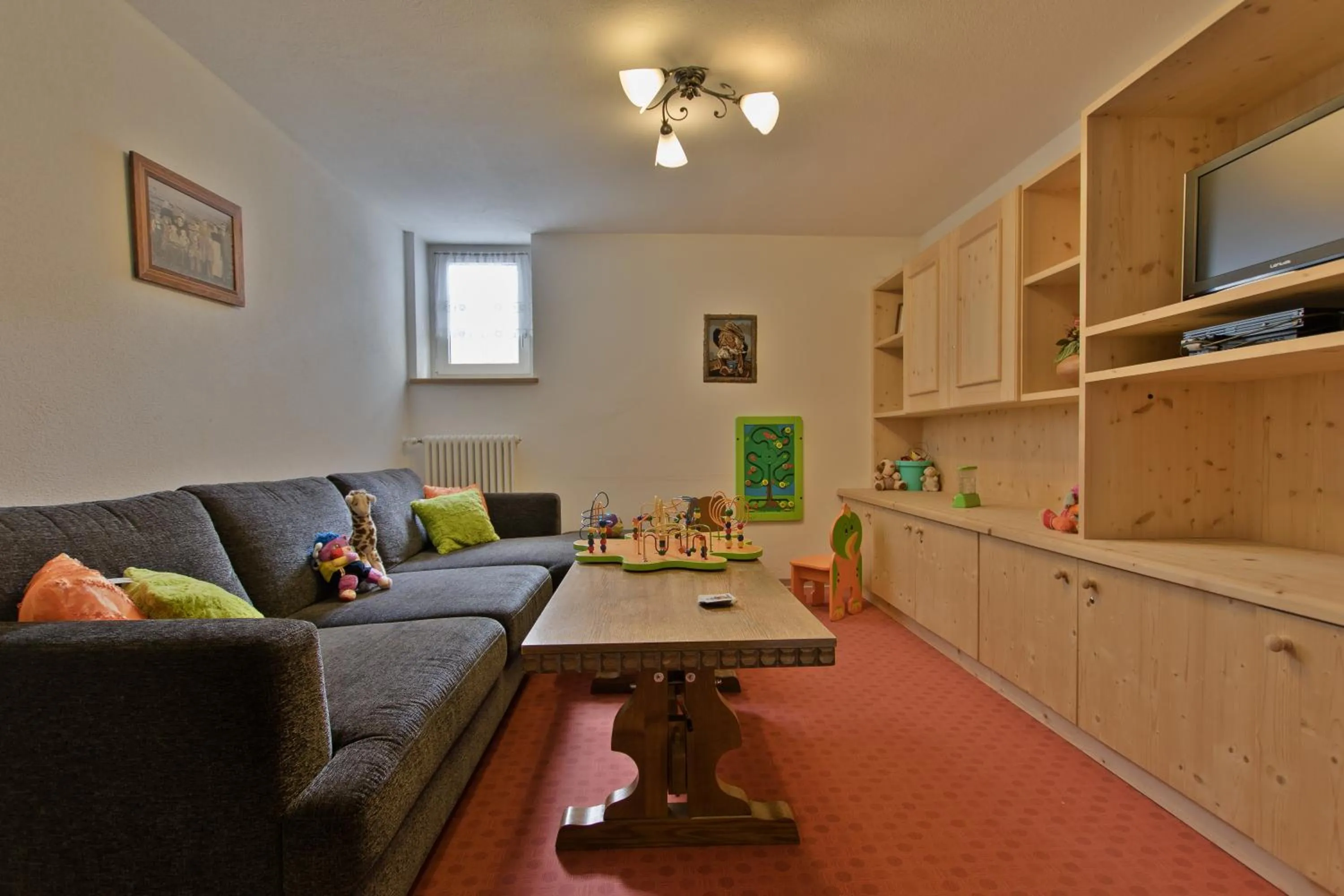Communal lounge/ TV room in Pensione Camoscio
