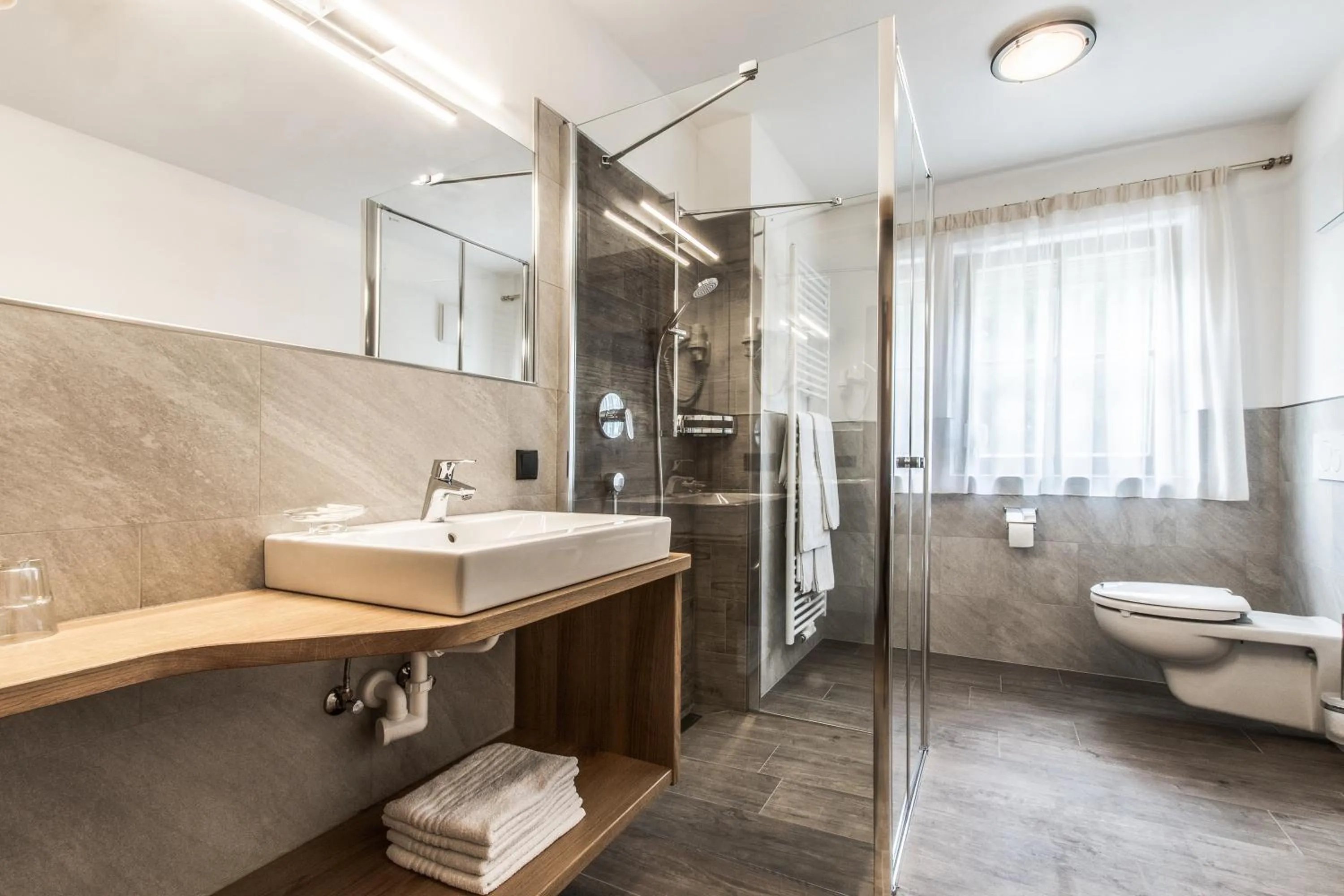 Bathroom in Pensione Camoscio