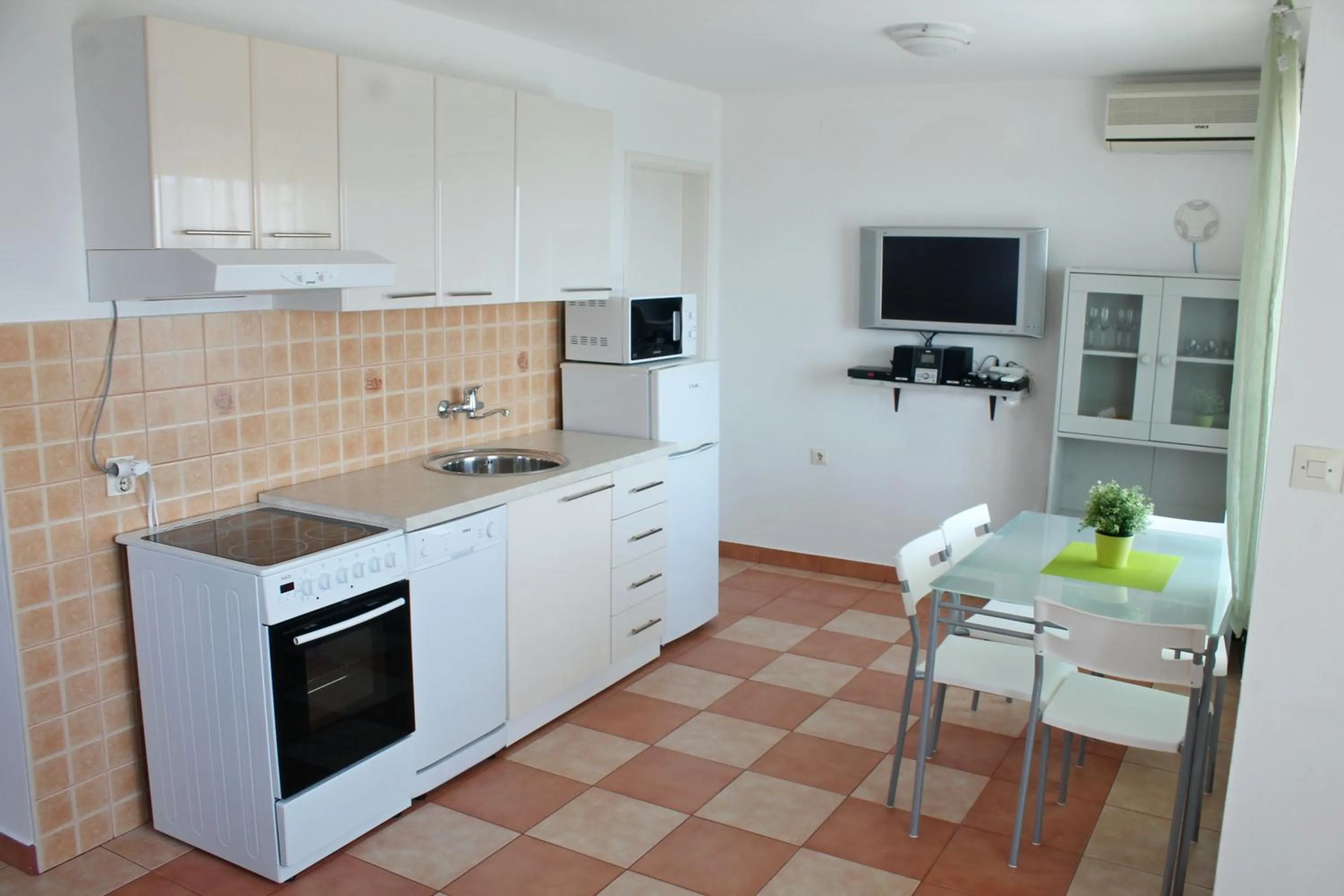 Kitchen or kitchenette in Apartments Villa Milna 1