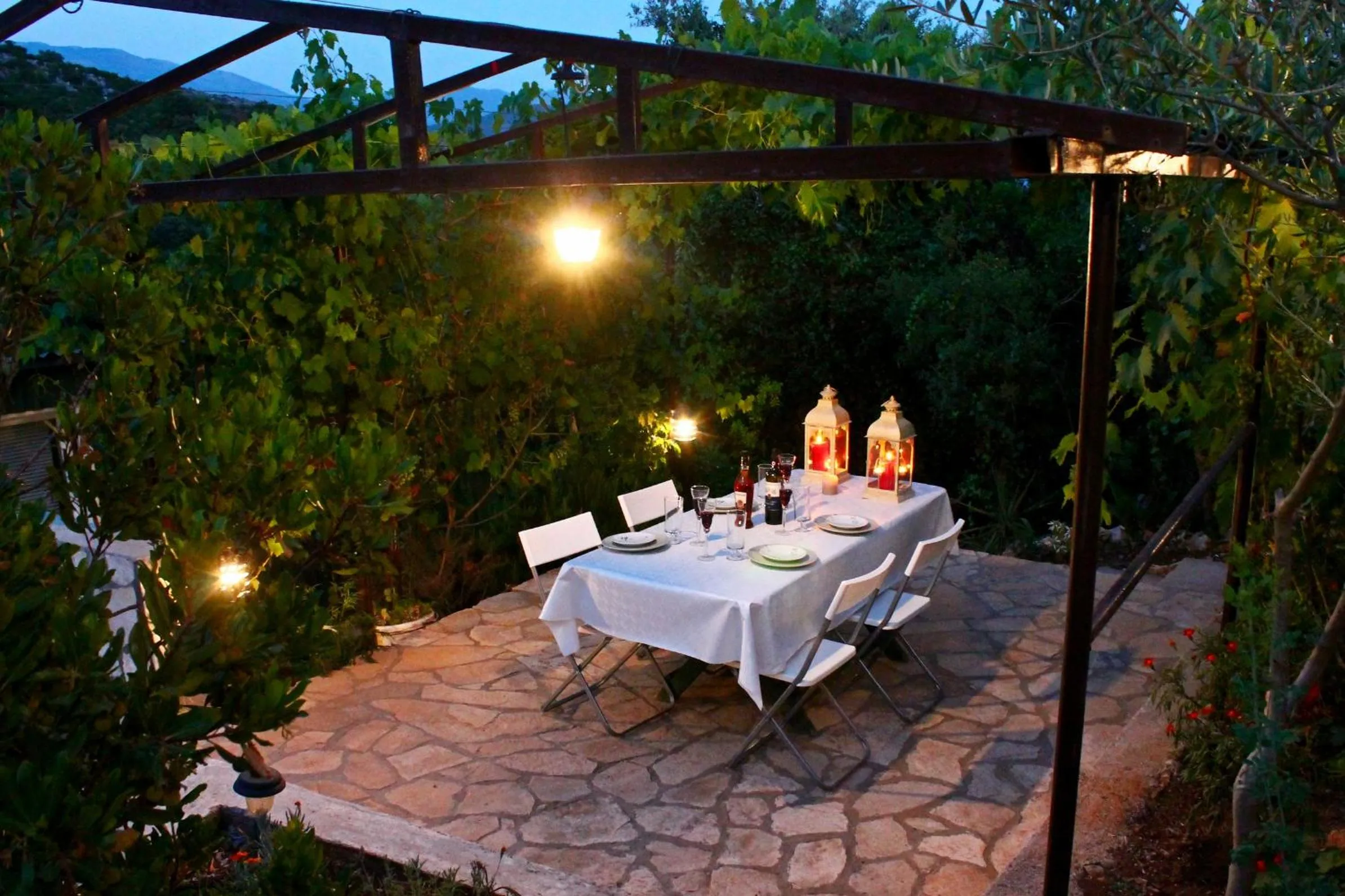 BBQ facilities in Apartments Villa Milna 1