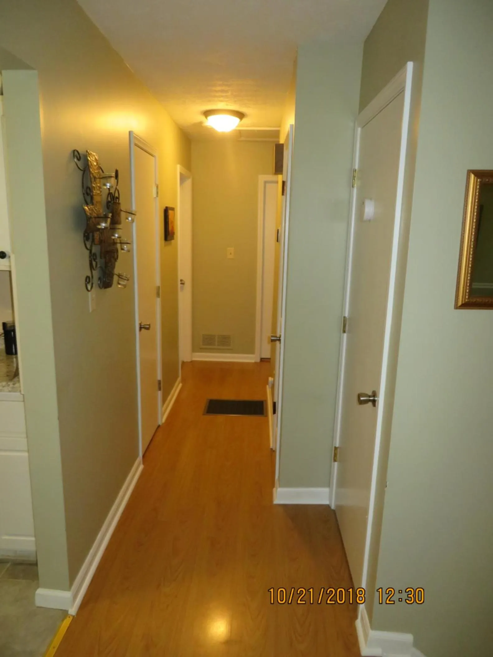 Living room in Atlanta Hartsfield Airport Guesthouse - Netflix Disney Amzn