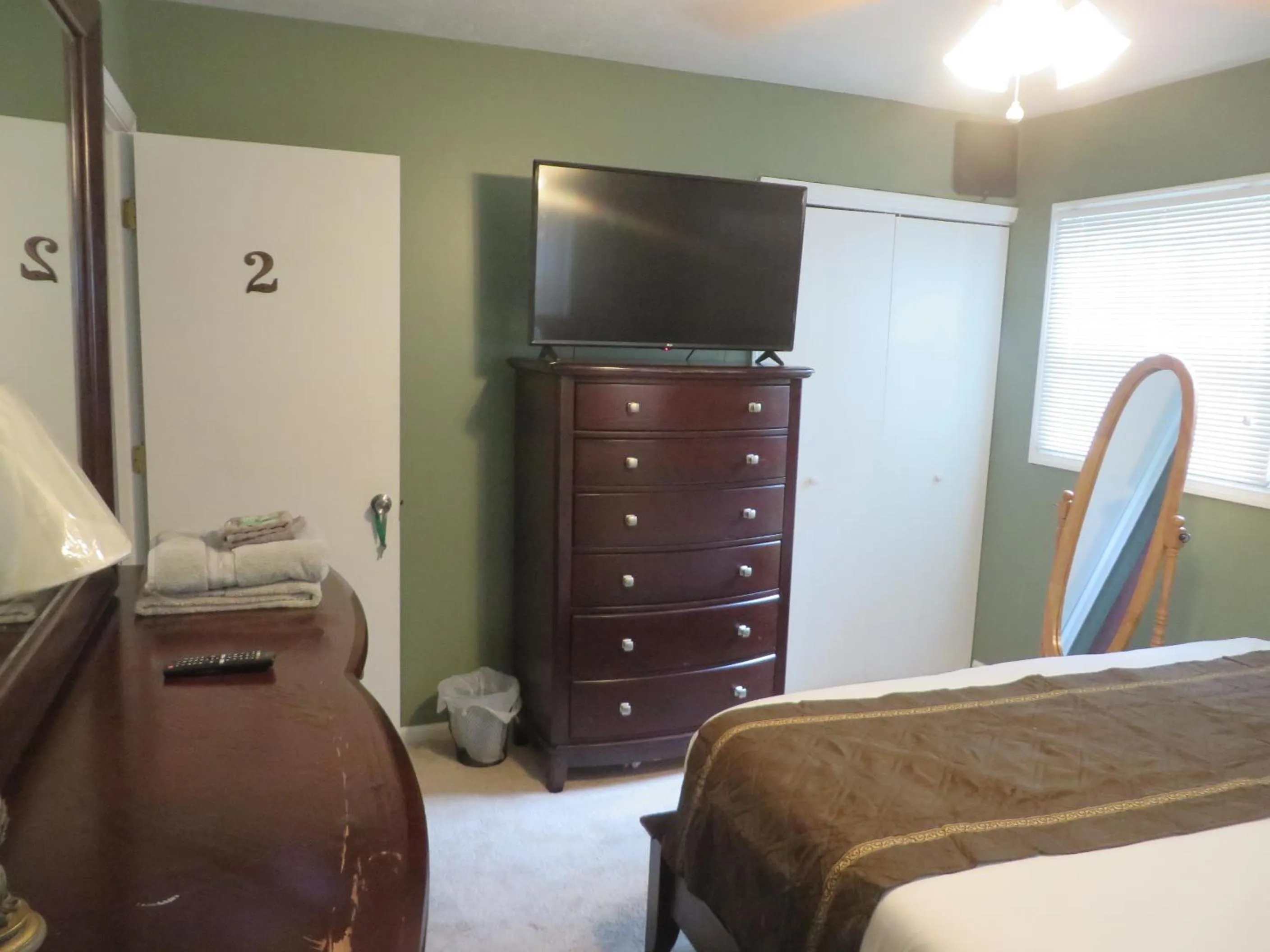 Bedroom in Atlanta Hartsfield Airport Guesthouse - Netflix Disney Amzn