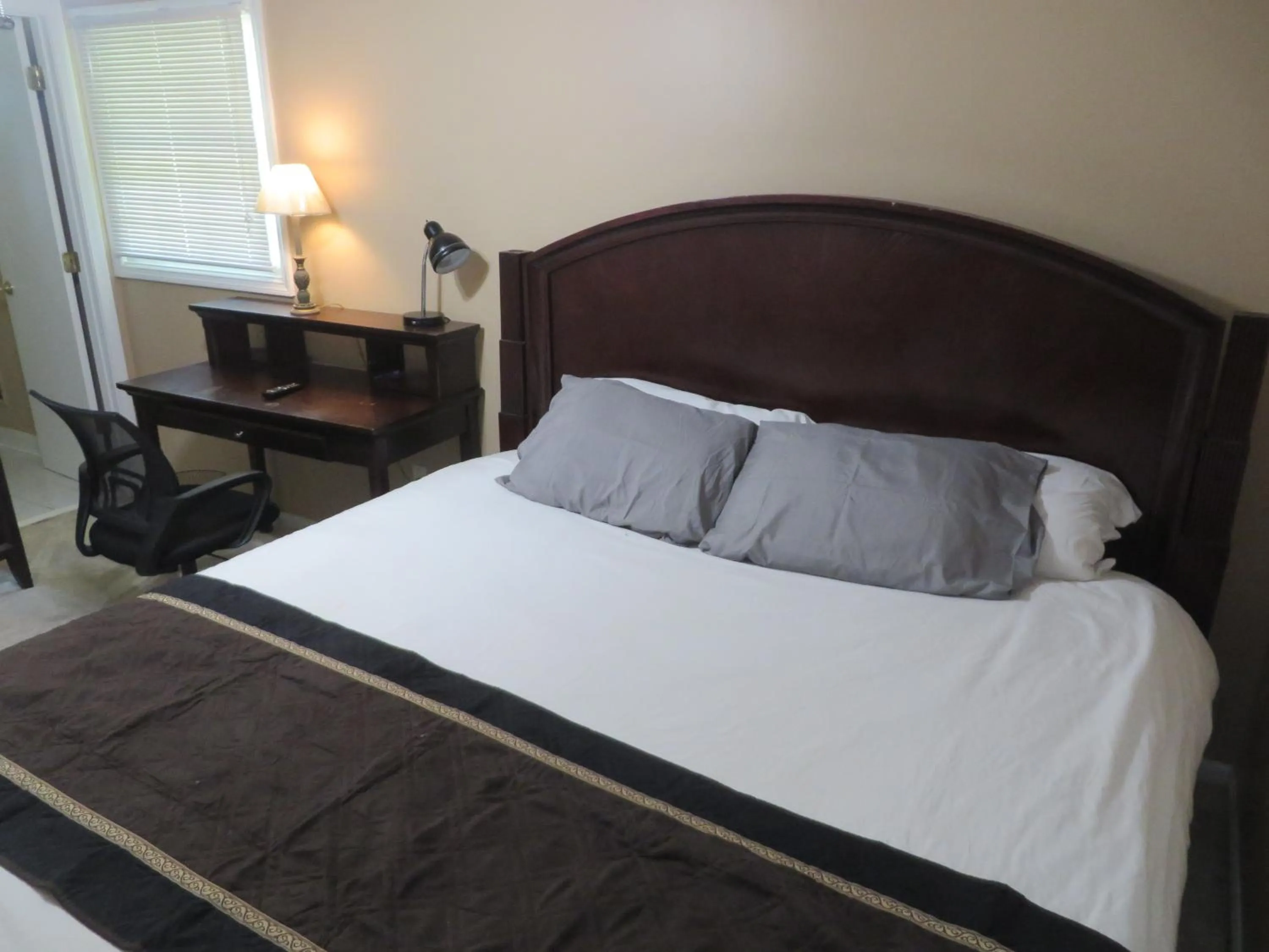 Bedroom in Atlanta Hartsfield Airport Guesthouse - Netflix Disney Amzn