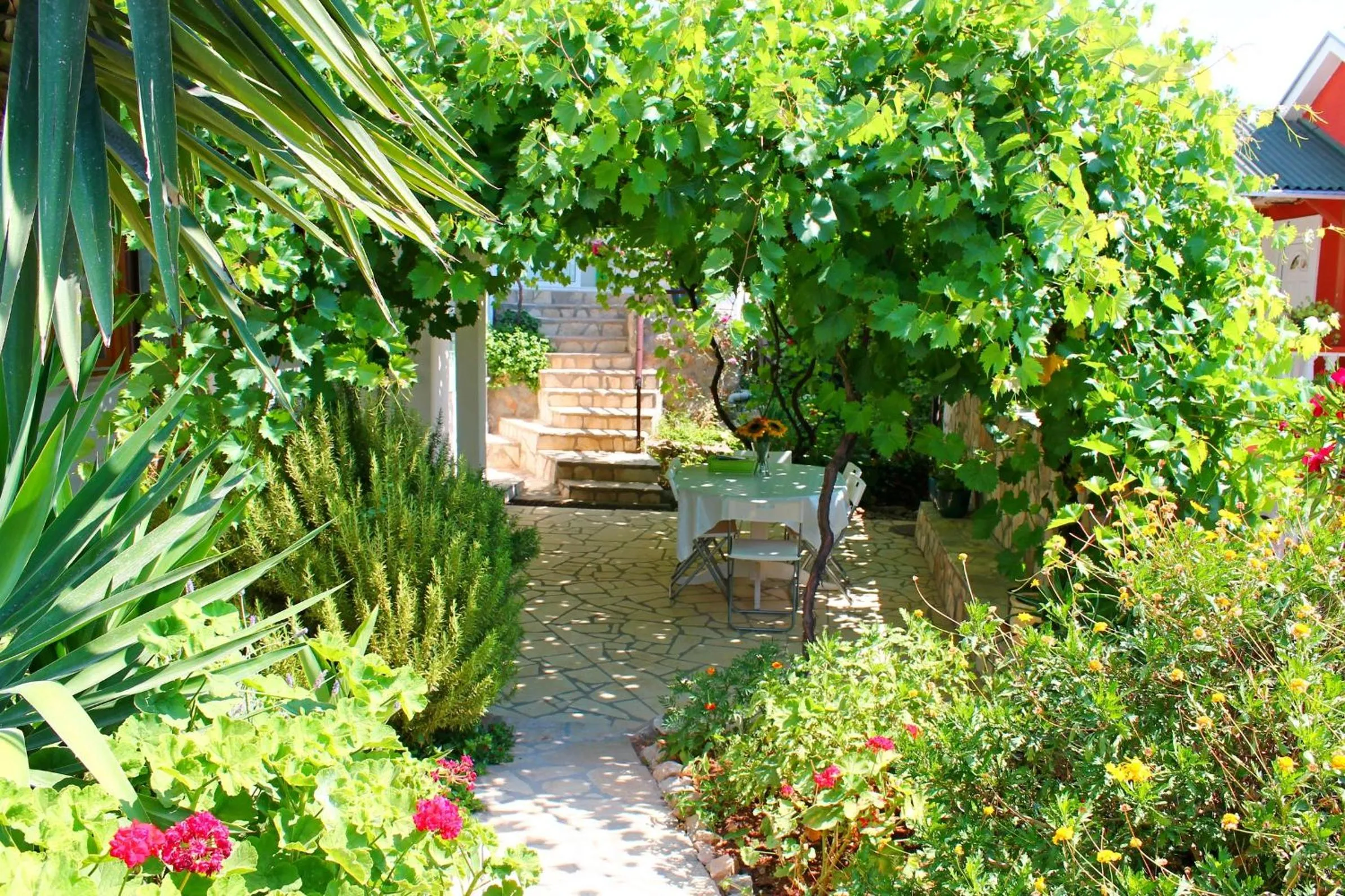 Garden in Apartments Villa Milna 2
