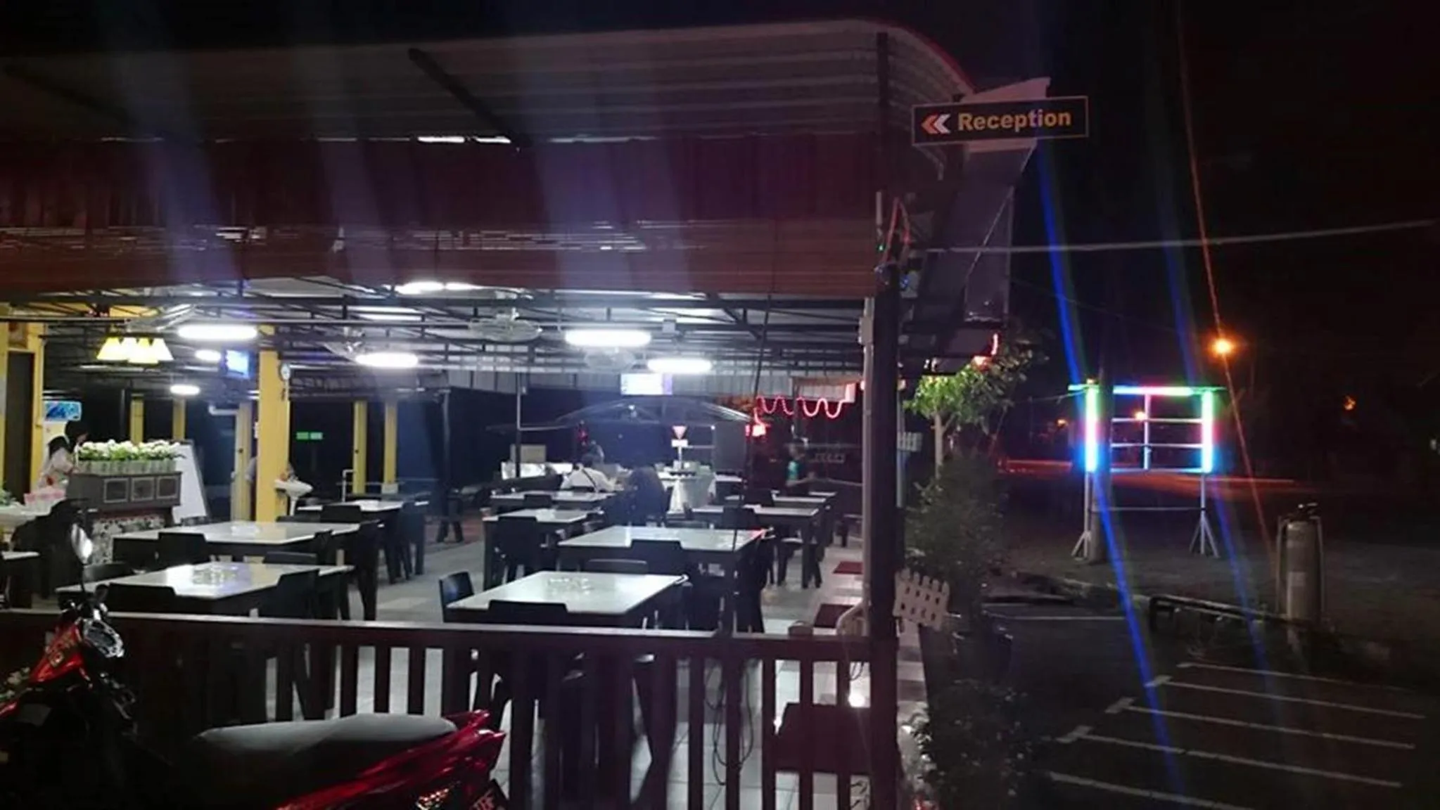 Restaurant/places to eat in NDE Hotel