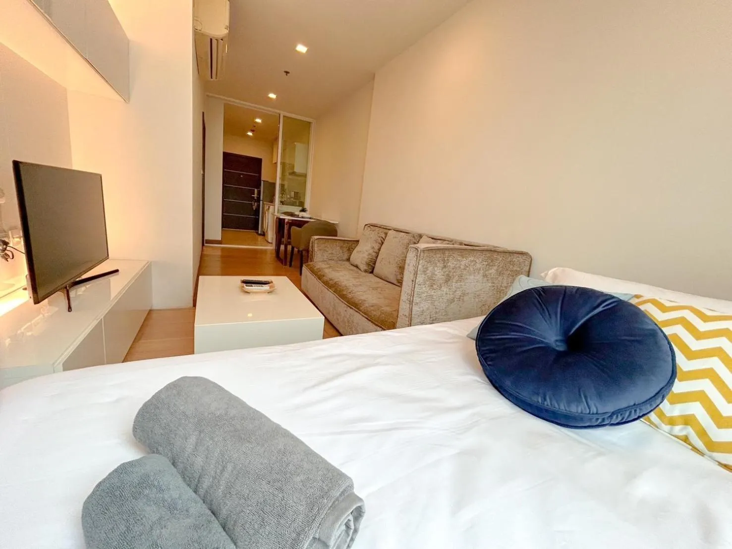 Living room, Bed in The Astra Residence