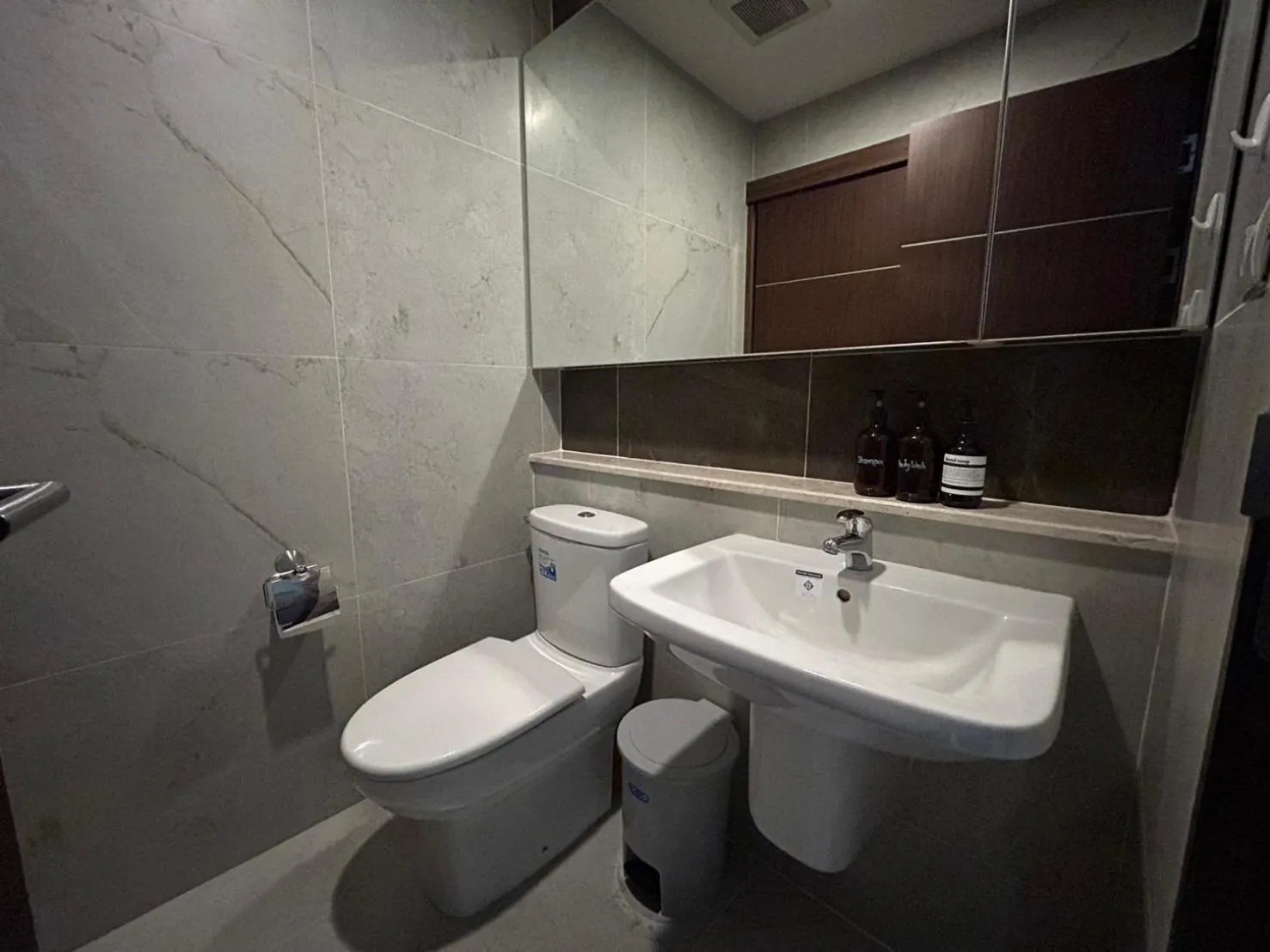 Toilet in The Astra Residence
