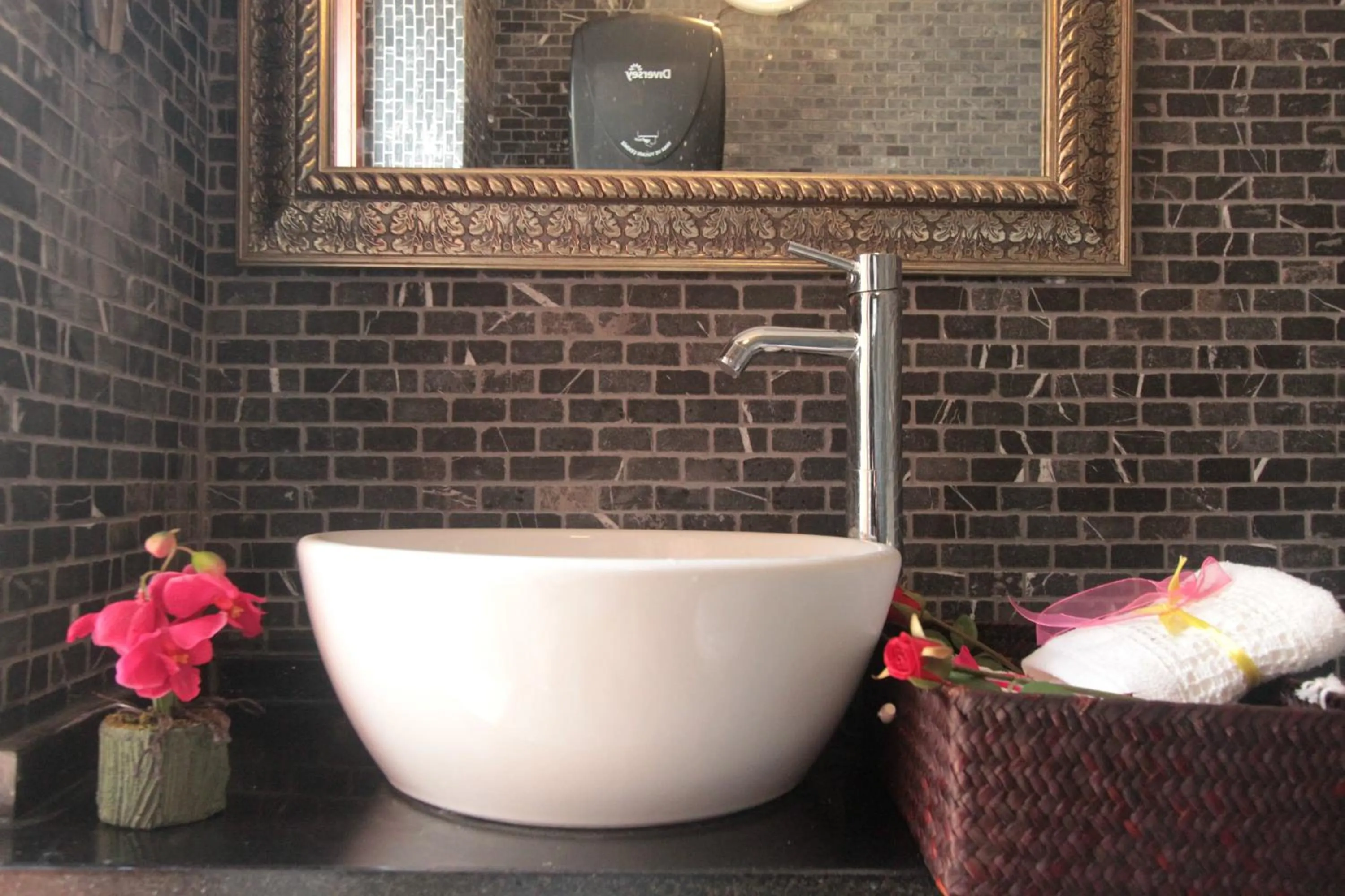 Decorative detail in Mervehan Residence