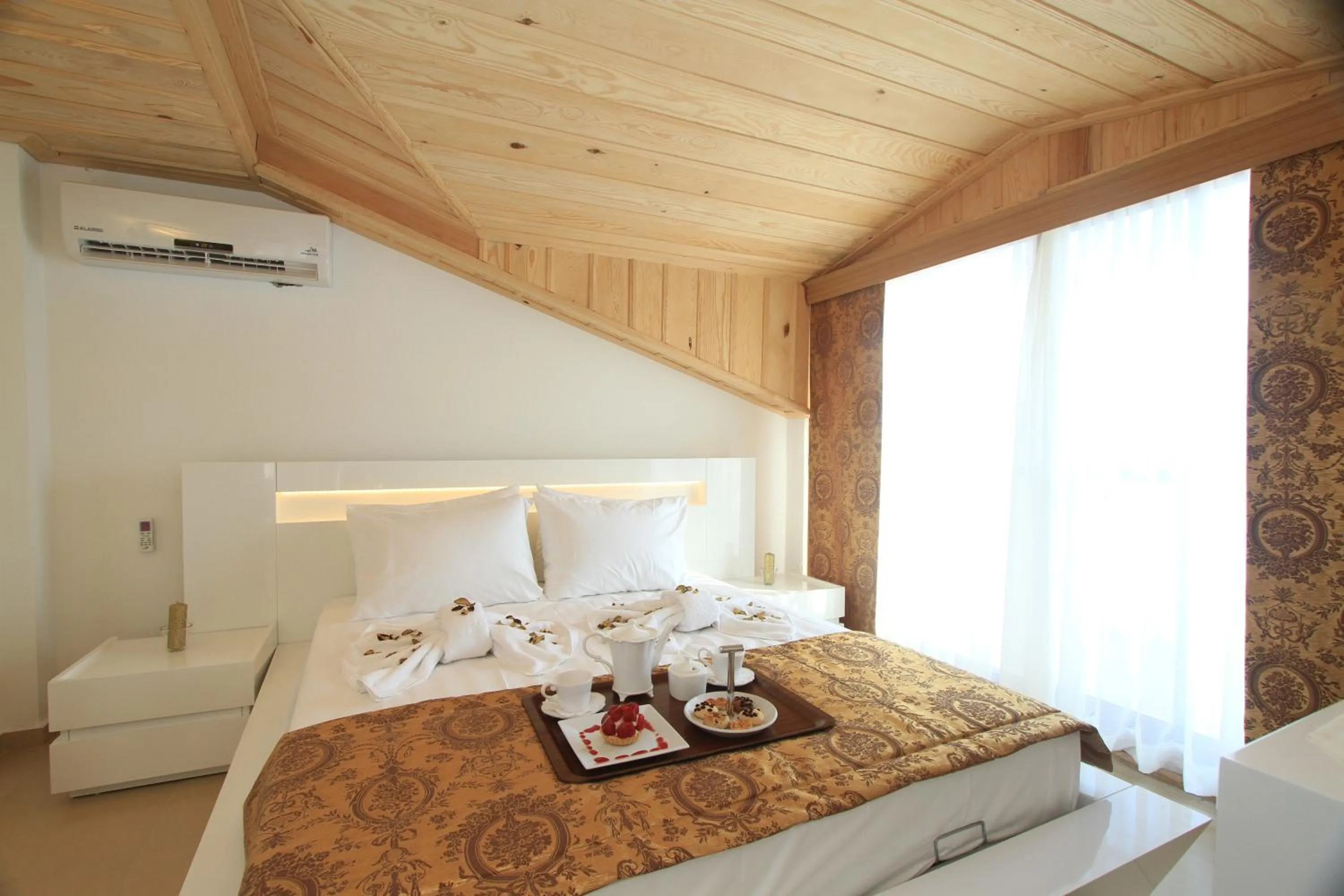 Photo of the whole room, Bed in Mervehan Residence