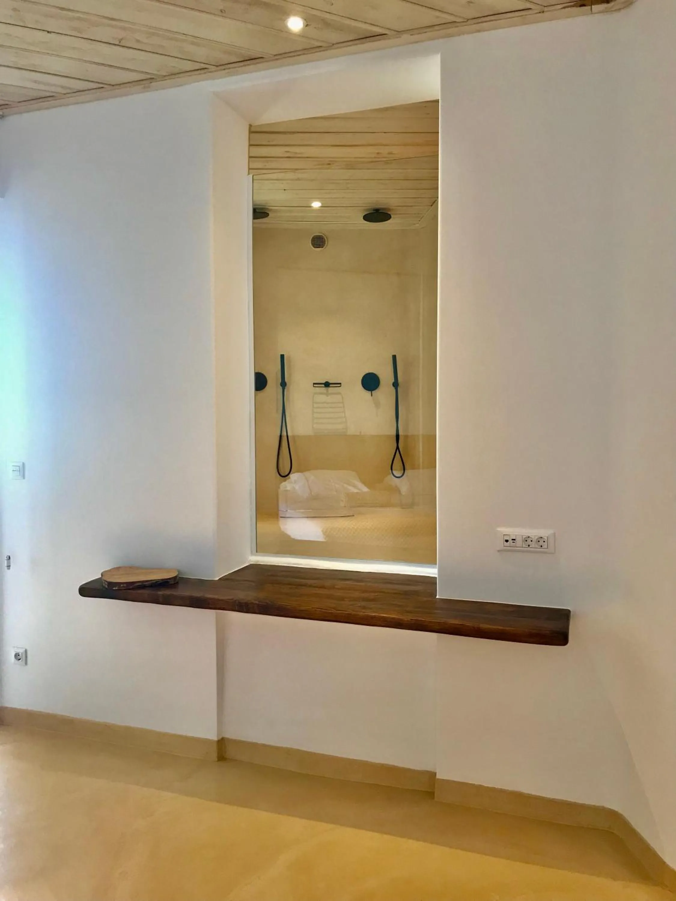 Shower in KLIDON Dreamy Living Suites