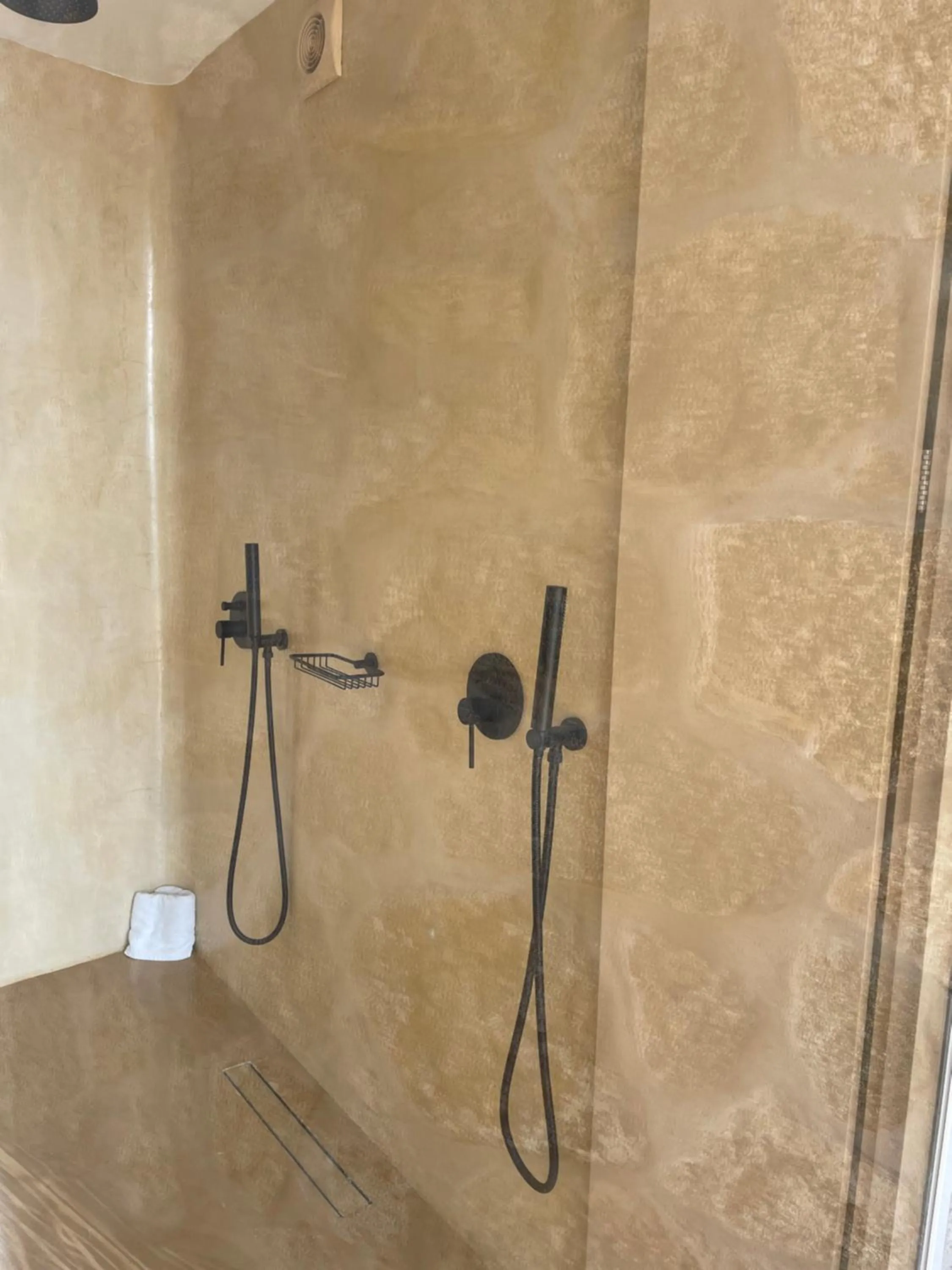 Shower in KLIDON Dreamy Living Suites
