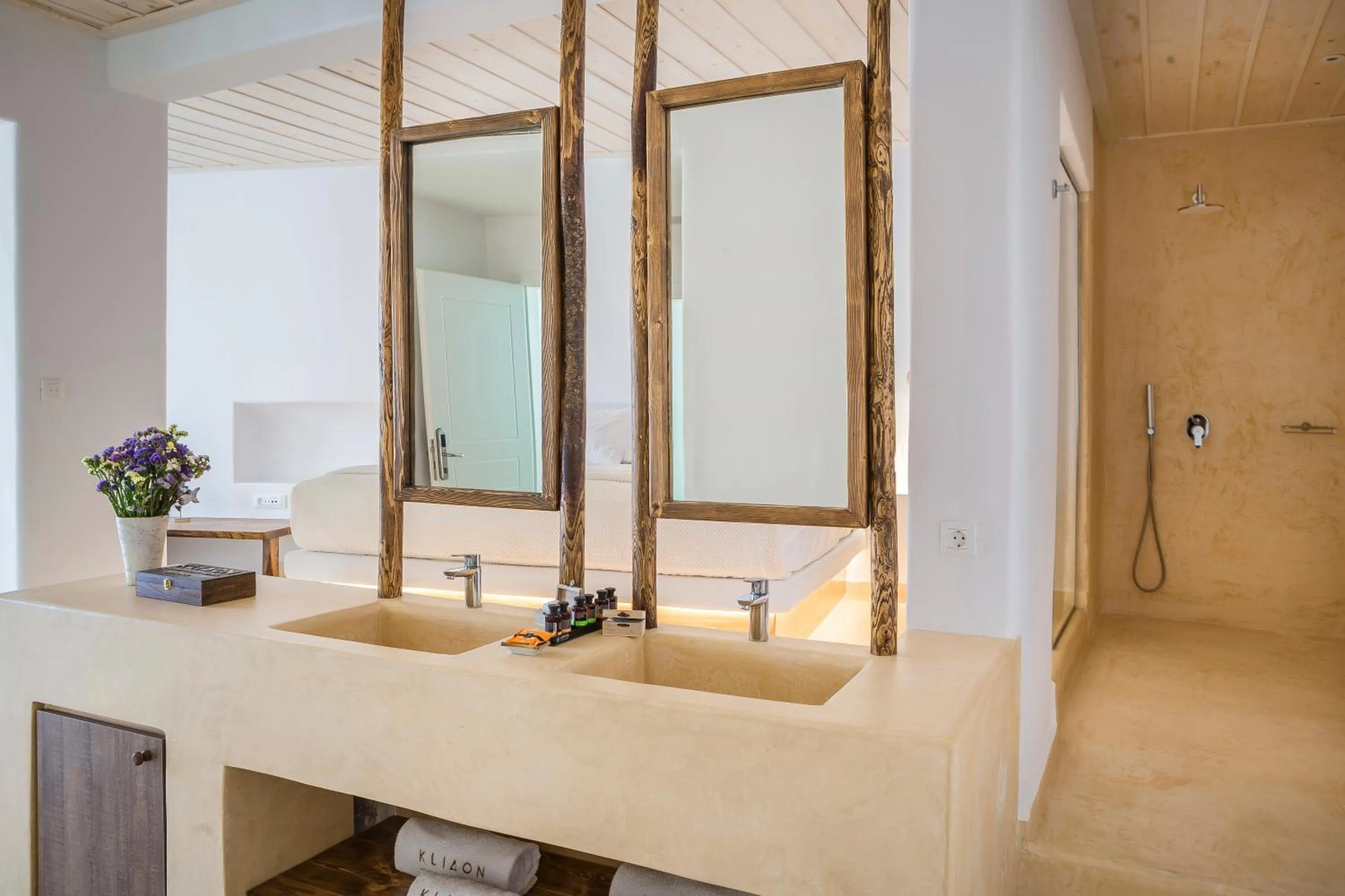 Shower in KLIDON Dreamy Living Suites