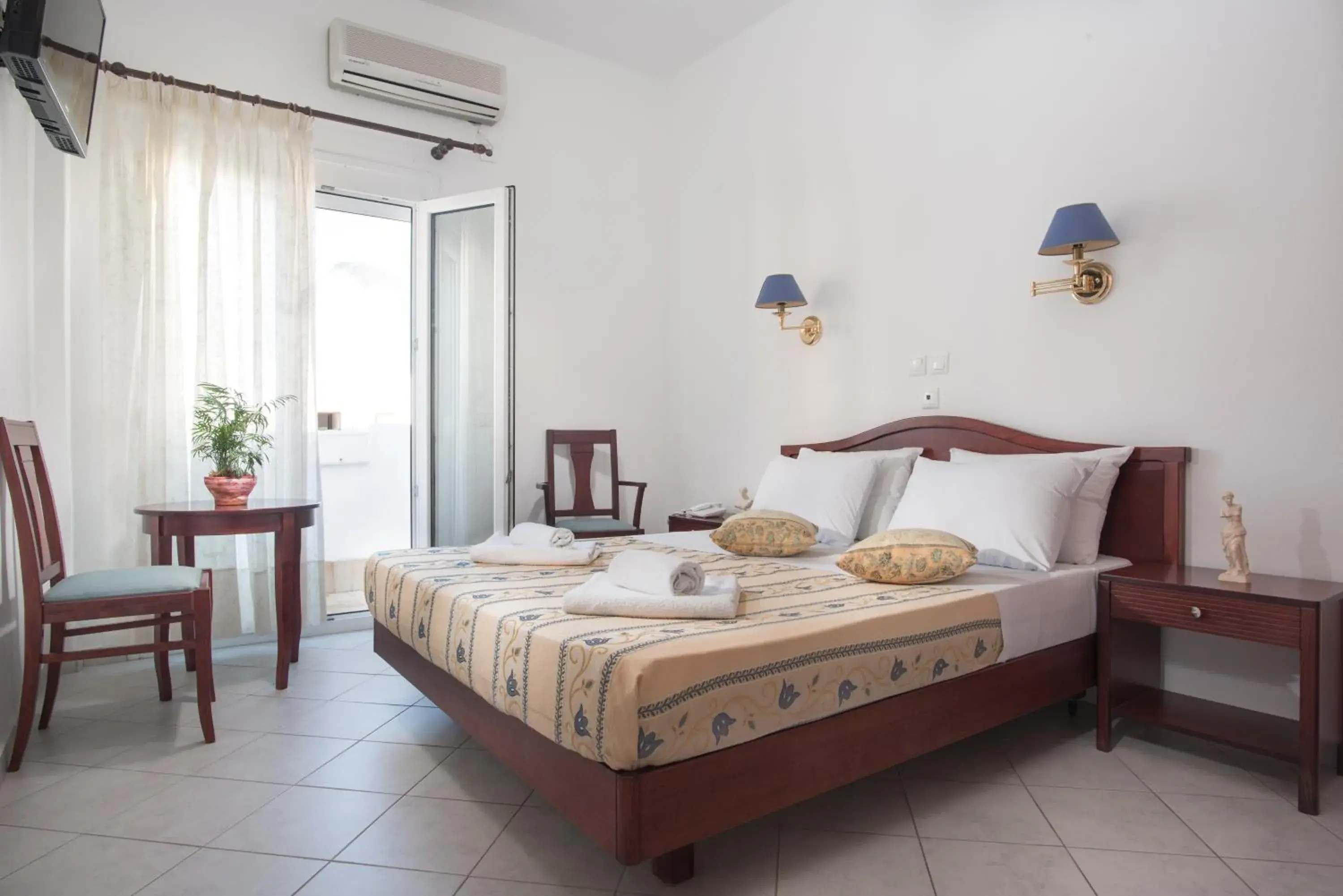Double or Twin Room with Pool View in Hotel Meltemi Double or Twin Room with Pool View in Hotel Meltemi