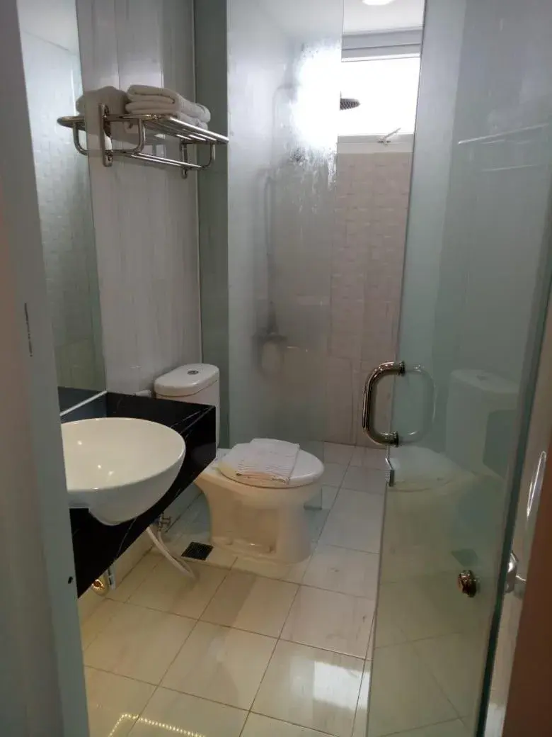 Bathroom in Front One Resort Magelang