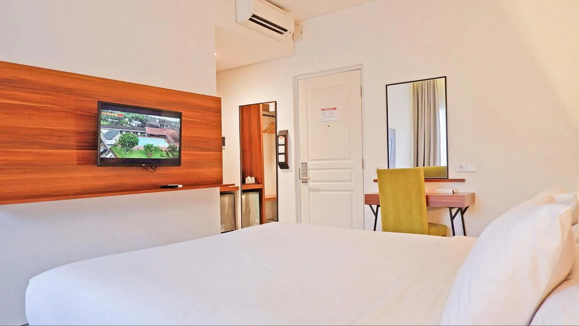 Bed in Front One Resort Magelang