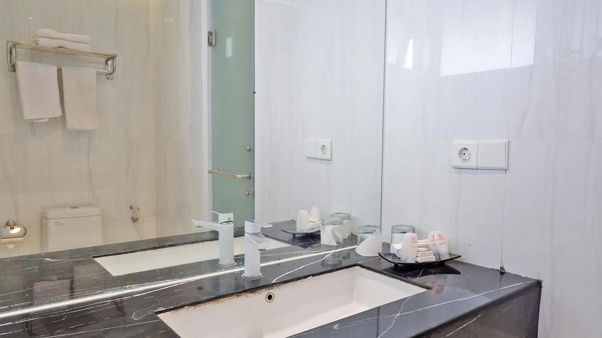 Front One Resort Magelang