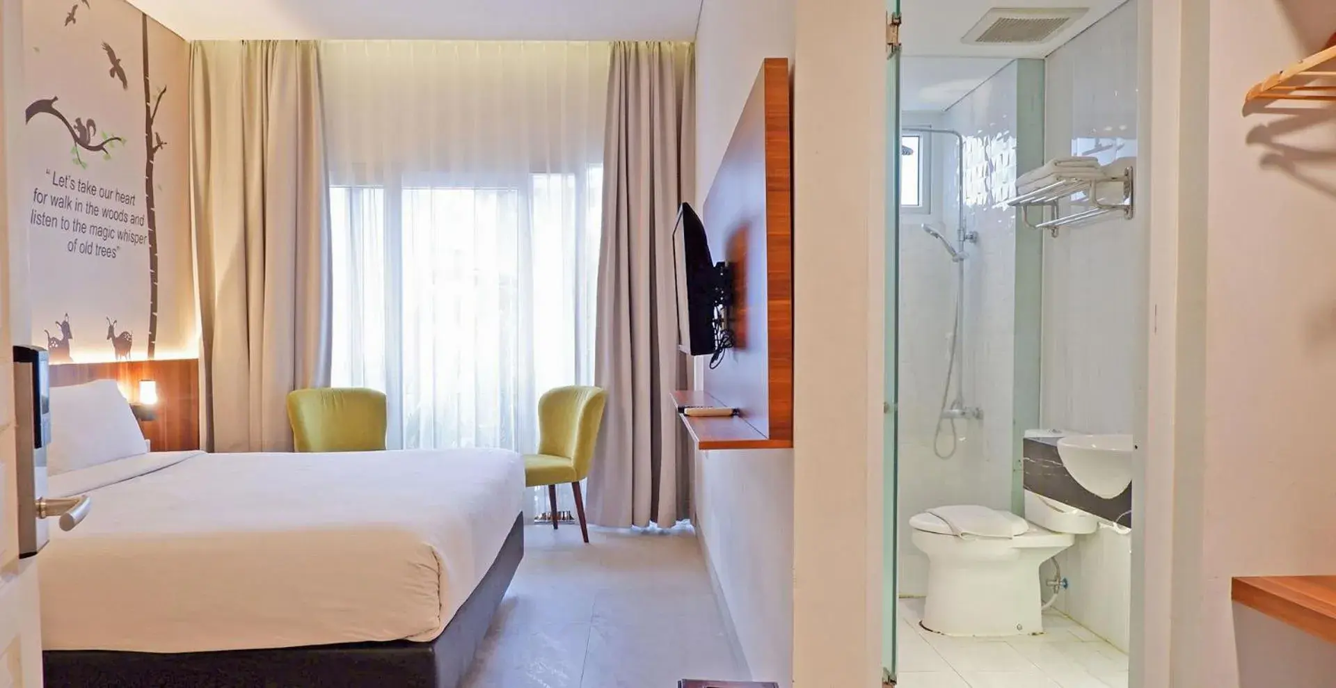 Shower, Bed in Front One Resort Magelang