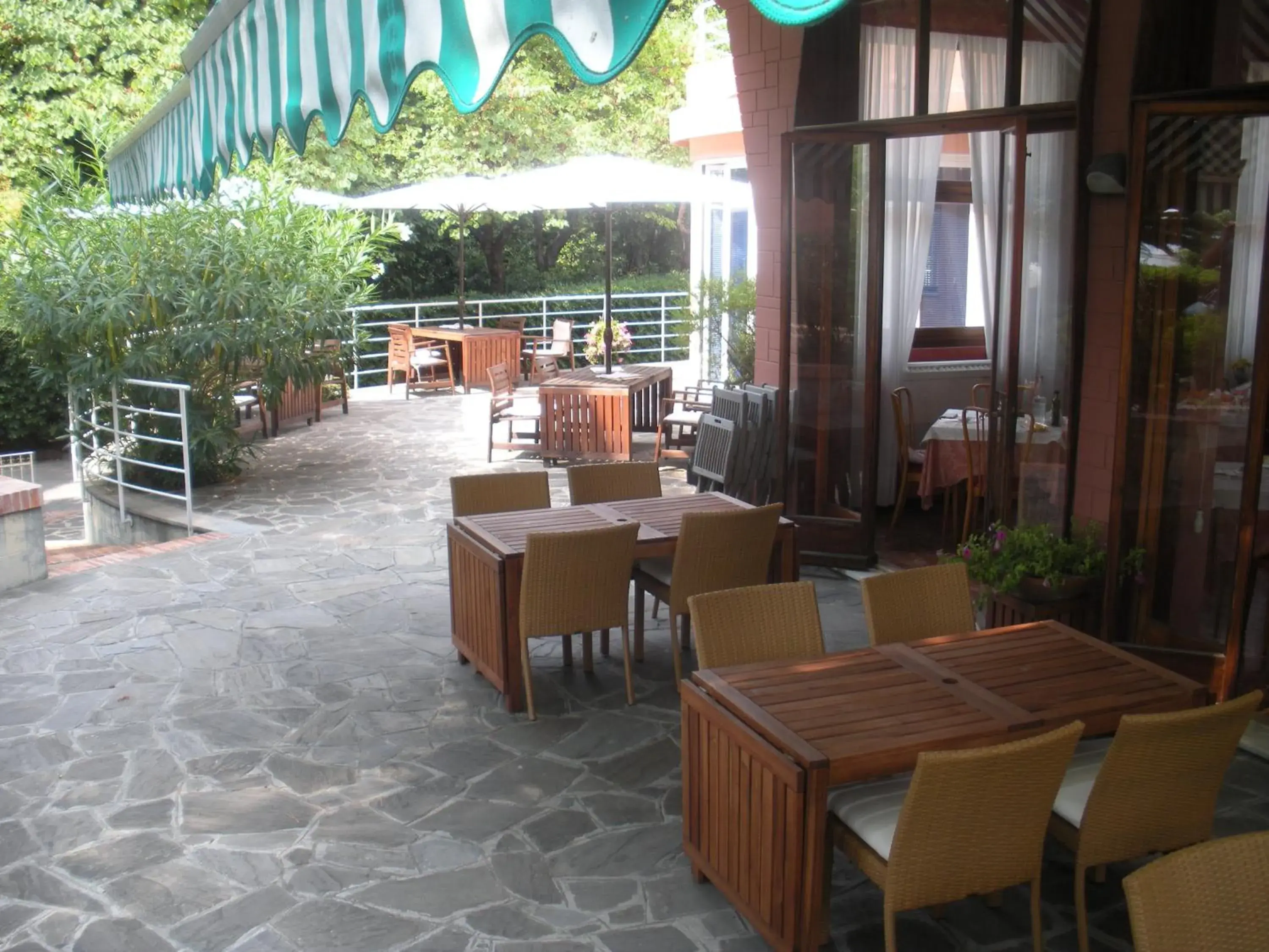 Facade/entrance in Hotel Esperia Facade/entrance in Hotel Esperia