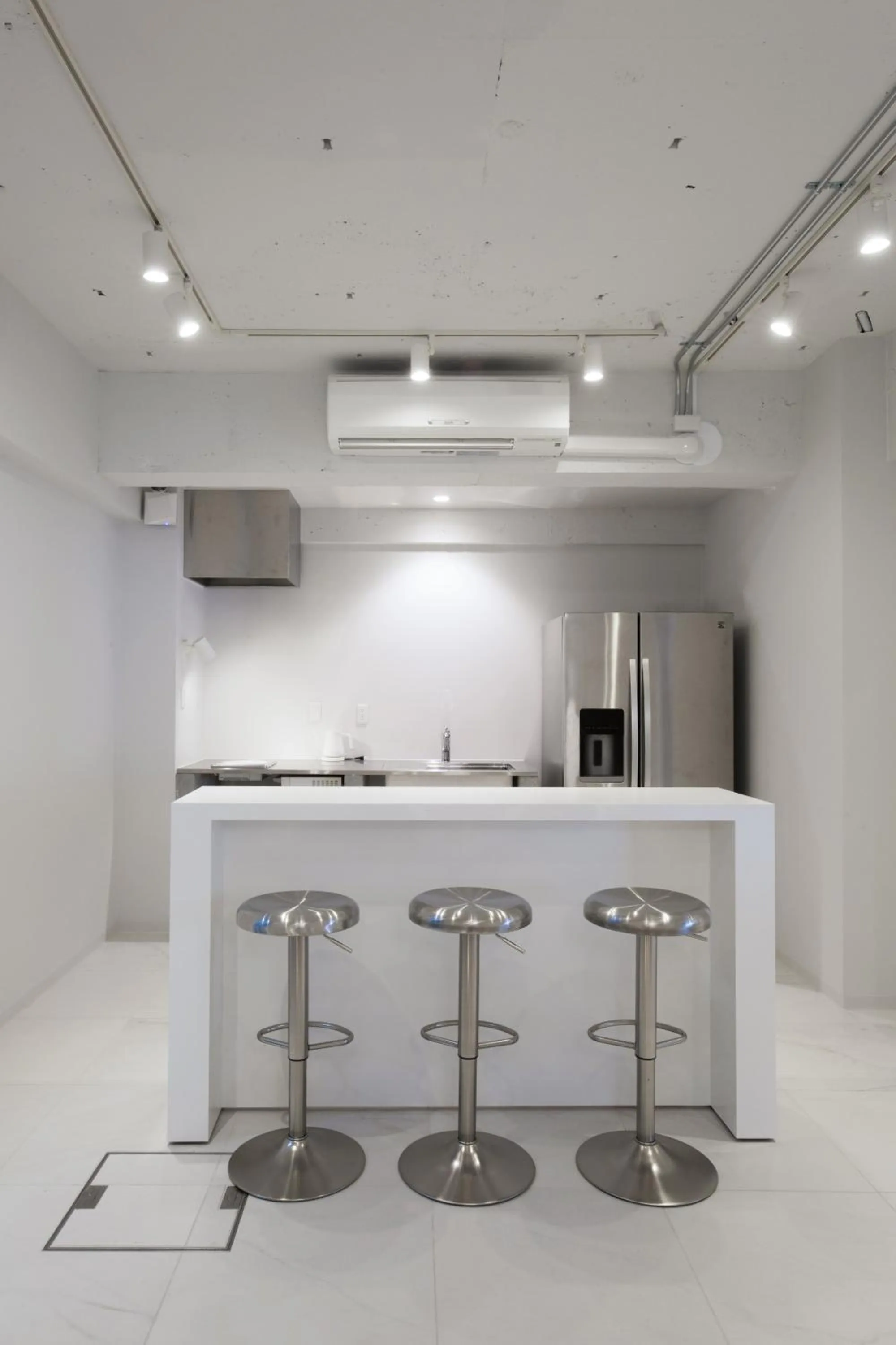 Communal kitchen in TSUKIMI HOTEL