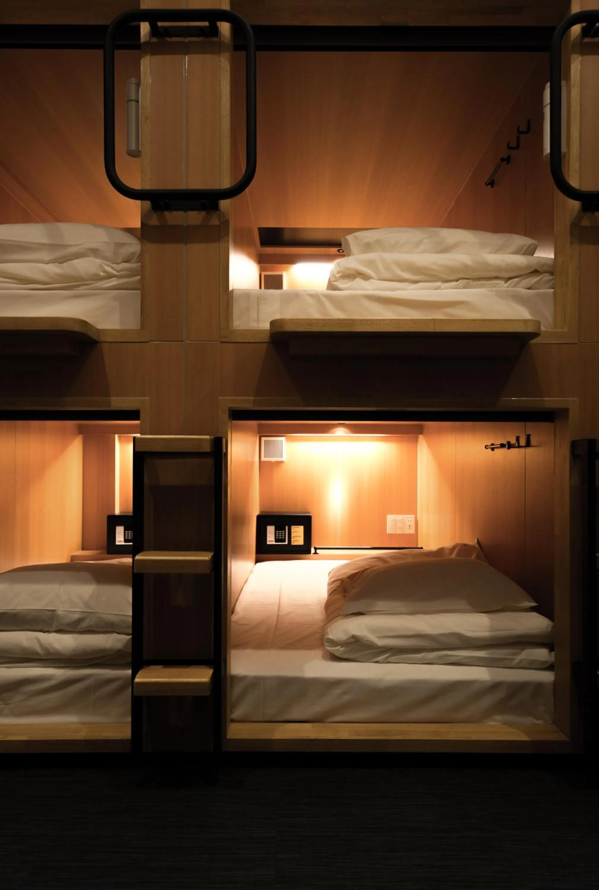 bunk bed, Bed in TSUKIMI HOTEL