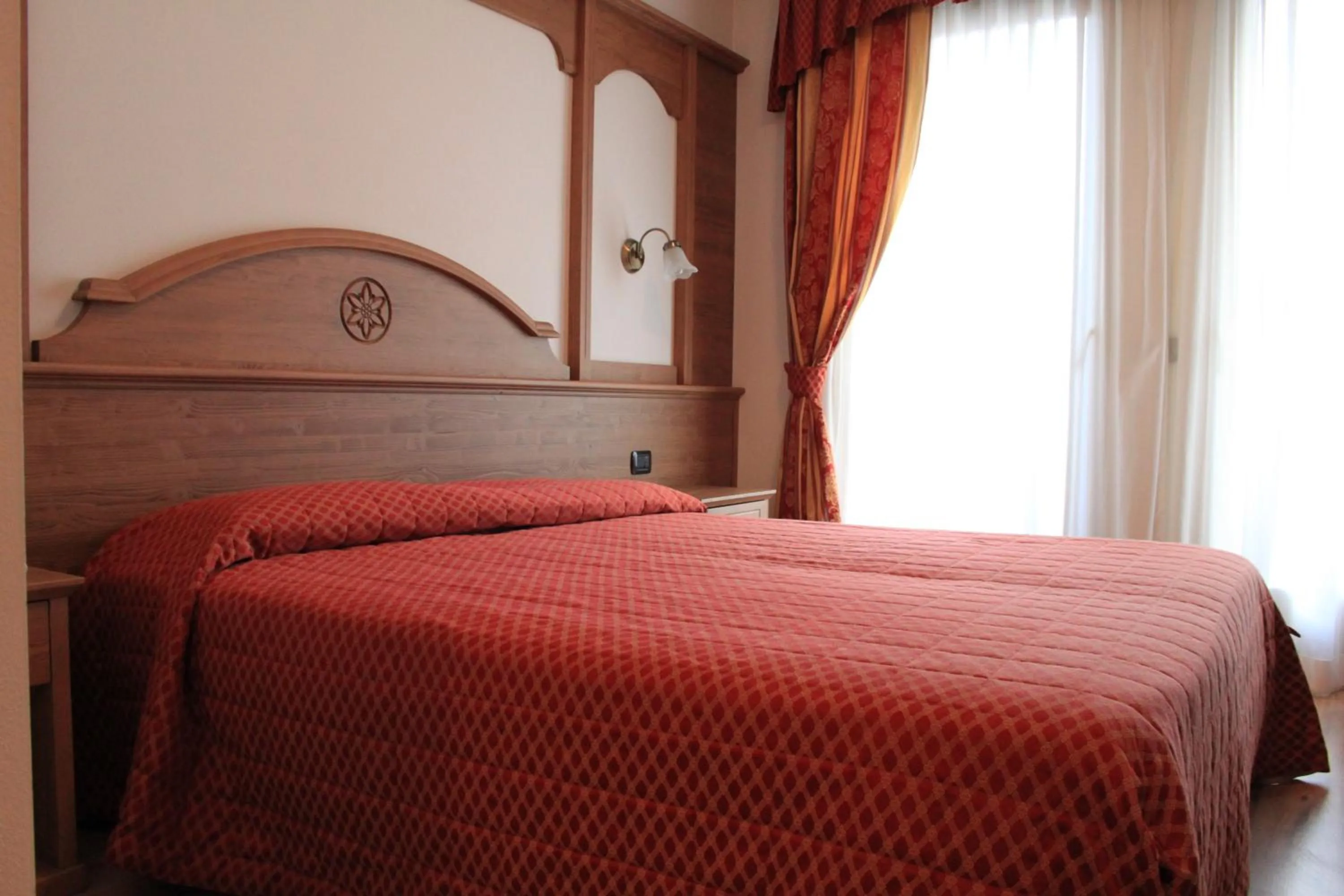 Bedroom, Bed in Hotel Stella Alpina